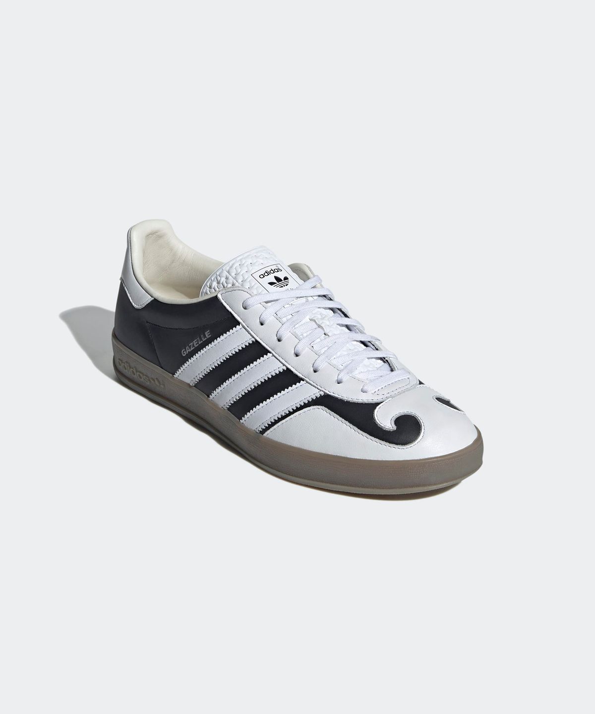 아디다스(ADIDAS) 가젤 X 갖신 인도어 - 블랙:화이트 / IH9989