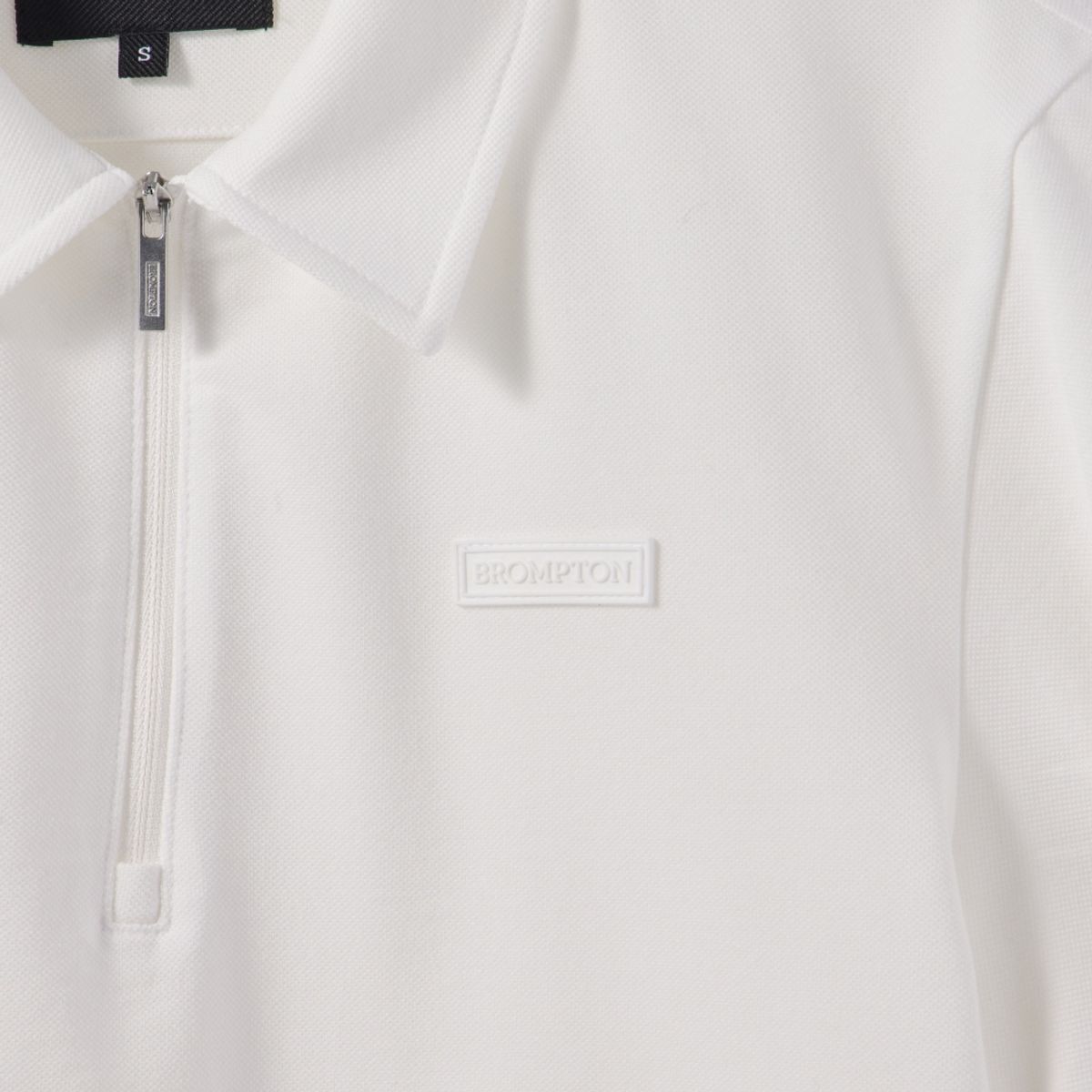 브롬톤 런던(BROMPTON LONDON) W HALF ZIP COLLAR T-SHIRT - WHITE (P242WTS352)