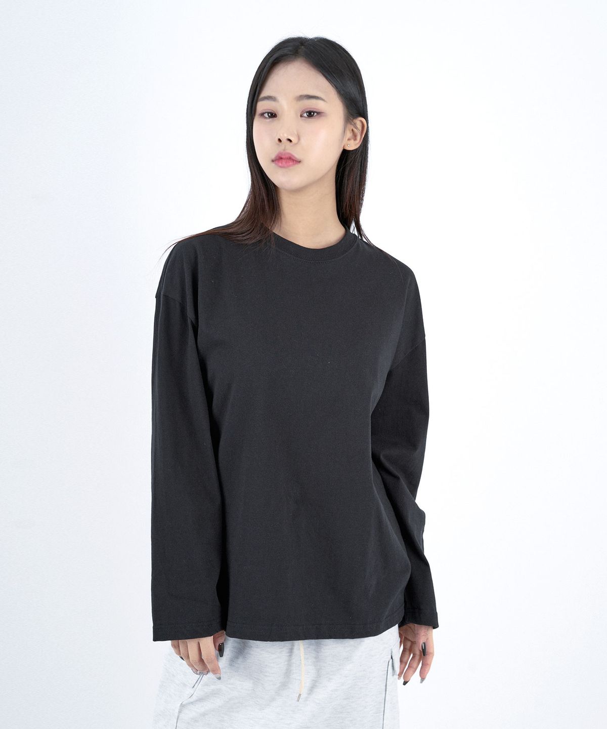 음(UMM) 오버핏 라운드넥 무지긴팔티셔츠