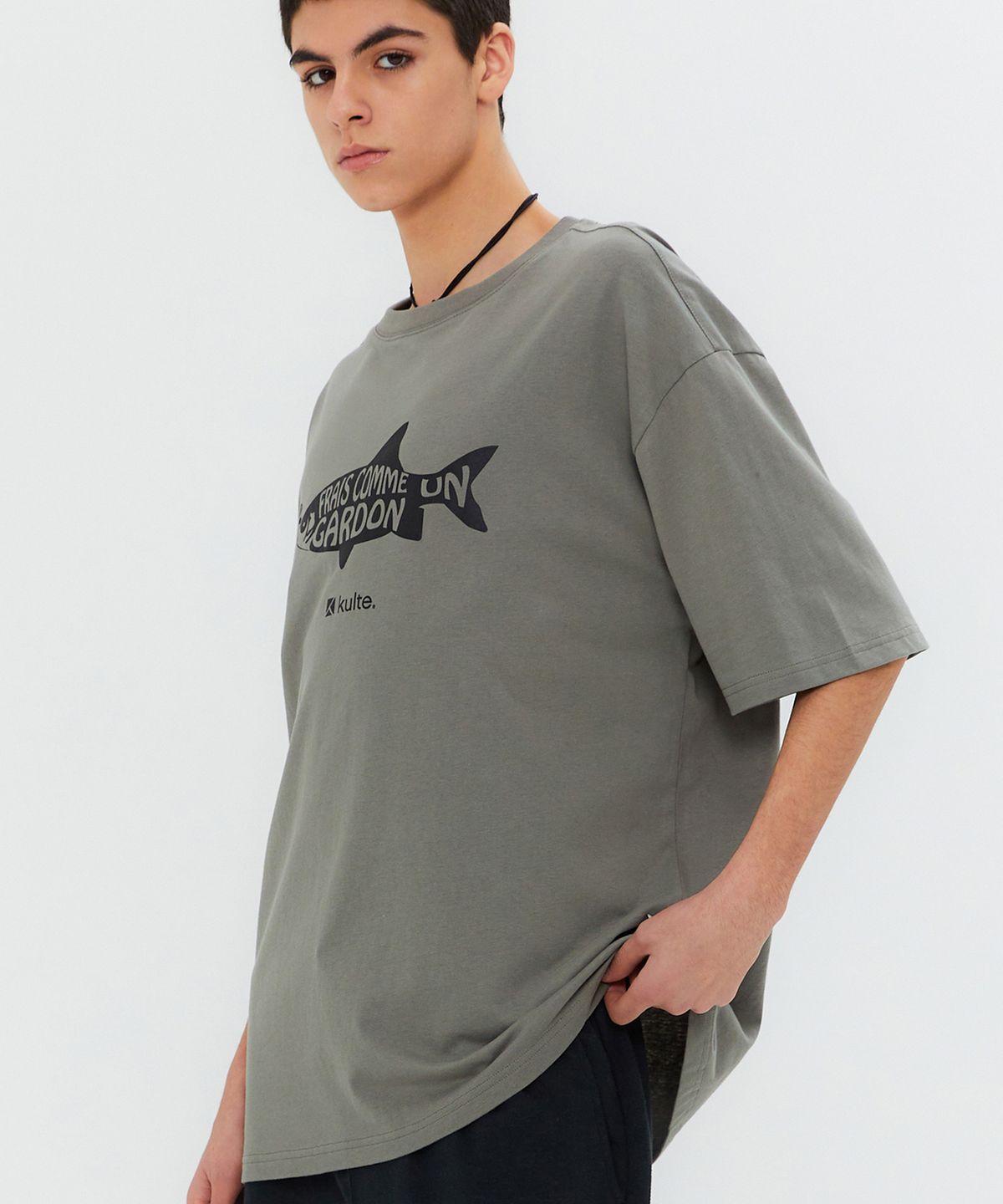쿨트(KULTE) FISH T-SHIRT L.KHAKI