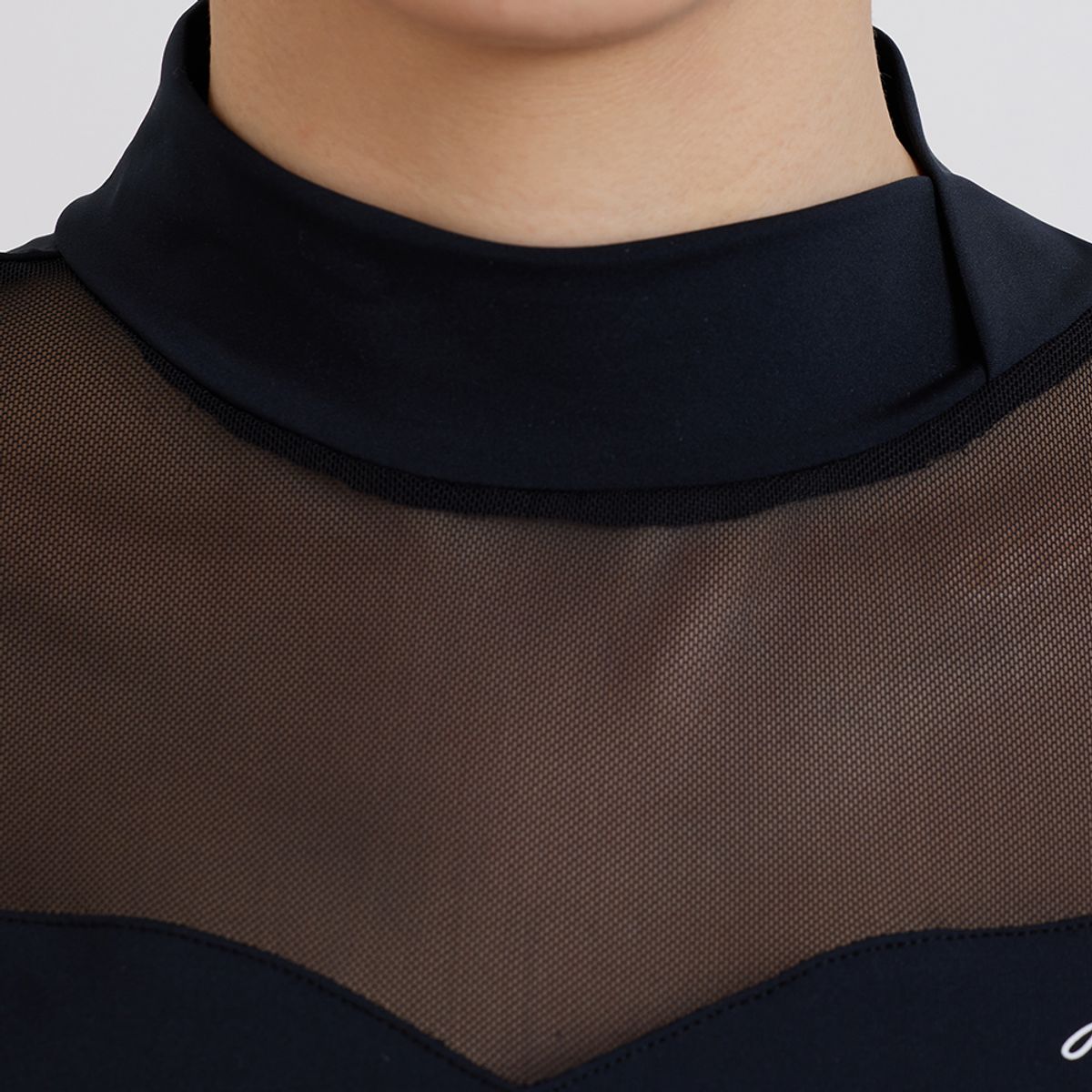 제이제인(J.JANE) 하트넥 시스루 반팔 티셔츠 (Black)
