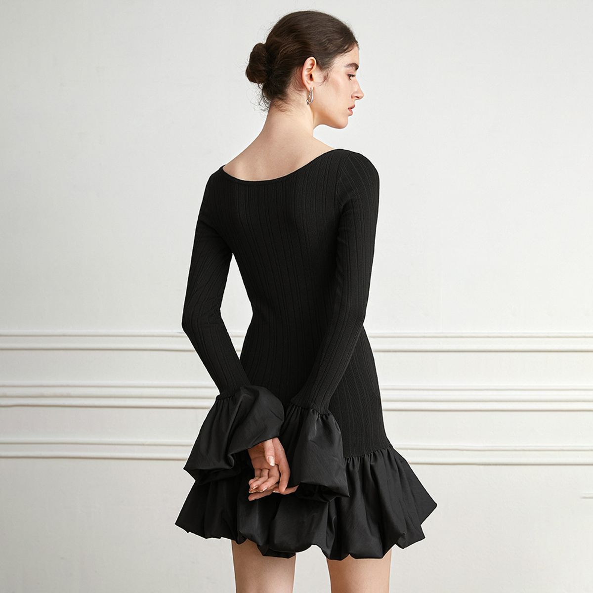 와이와이아이엠(YYIAM) YY_Wide-curved neckline knitted dress
