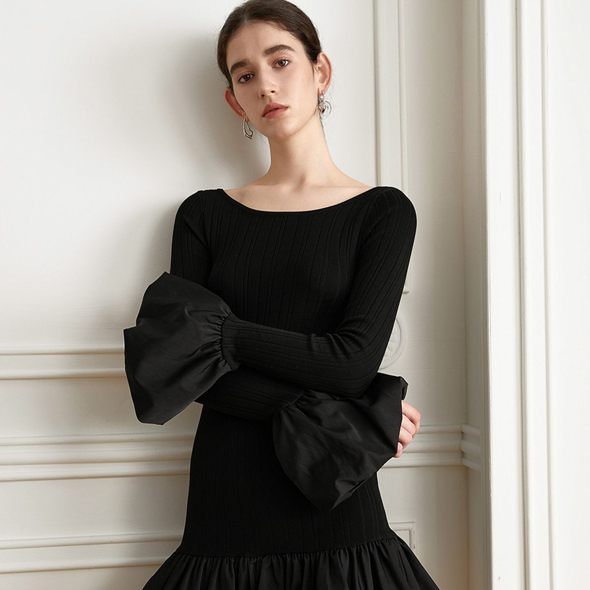 와이와이아이엠(YYIAM) YY_Wide-curved neckline knitted dress