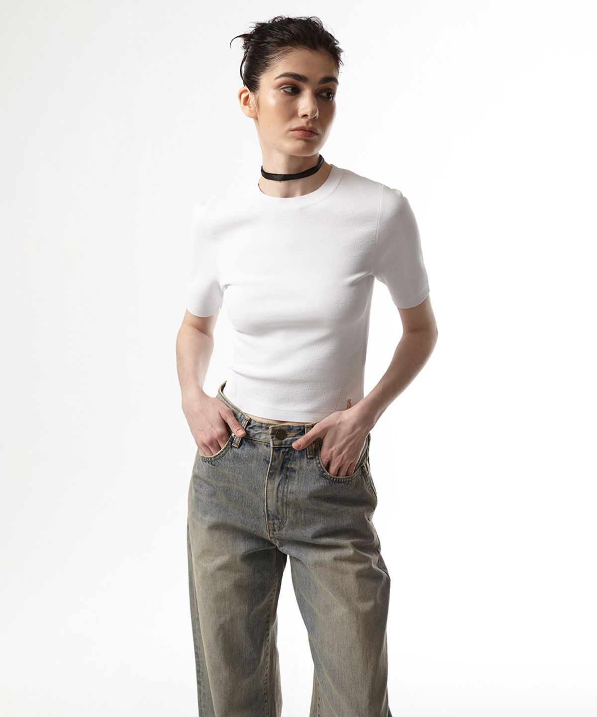 이안조(EAN JO) SIGNATURE BACK CUT-OUT KNIT (WHITE)