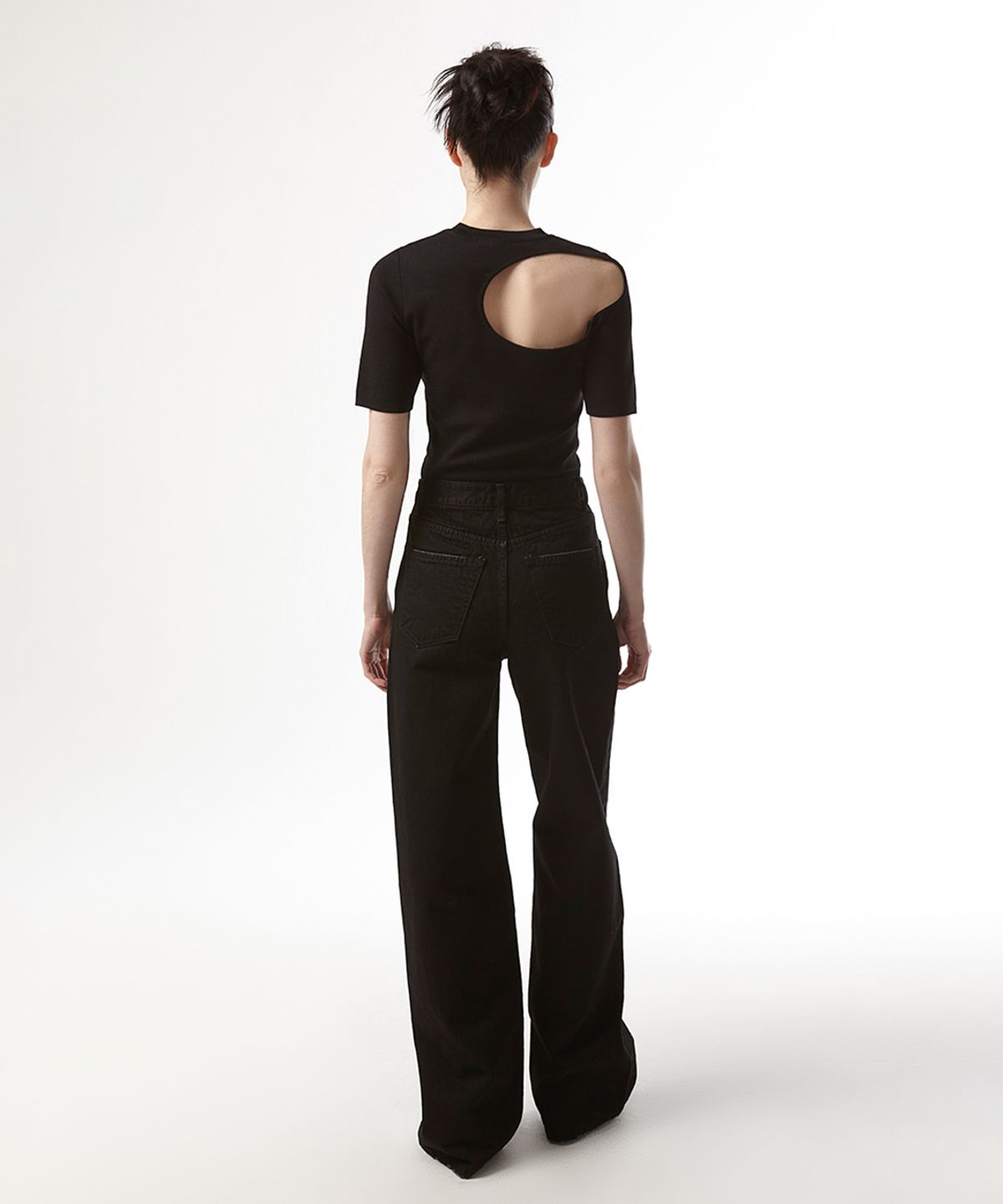 이안조(EAN JO) SIGNATURE BACK CUT-OUT KNIT (BLACK)