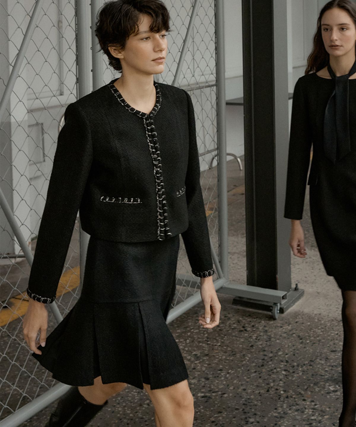 오떼뜨(OCTETTE) CHIFFON MIX PLEAT SK_BLACK