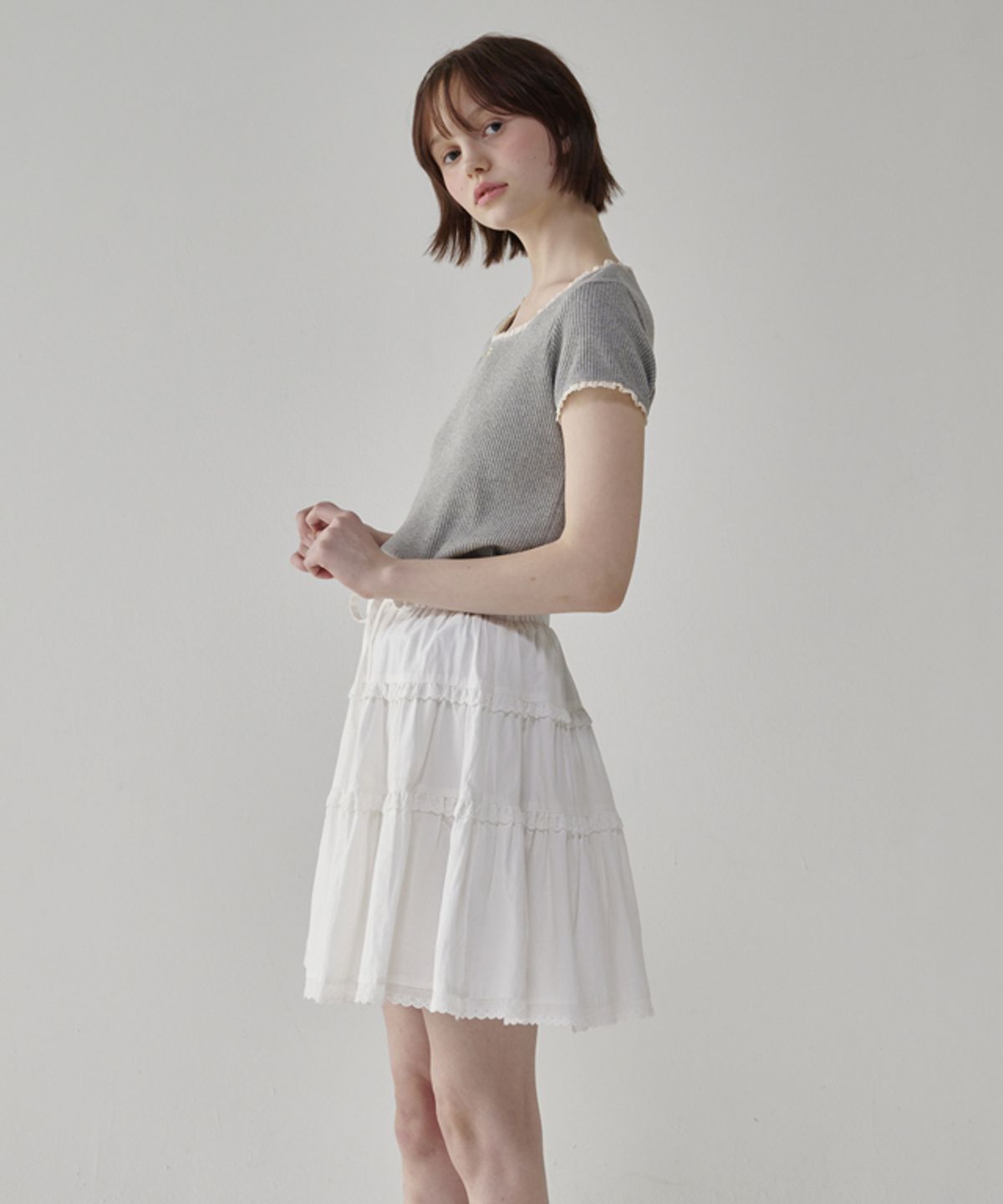 론론(RONRON) LACE SQUARE HEART NECK SHORT SLEEVE GREY