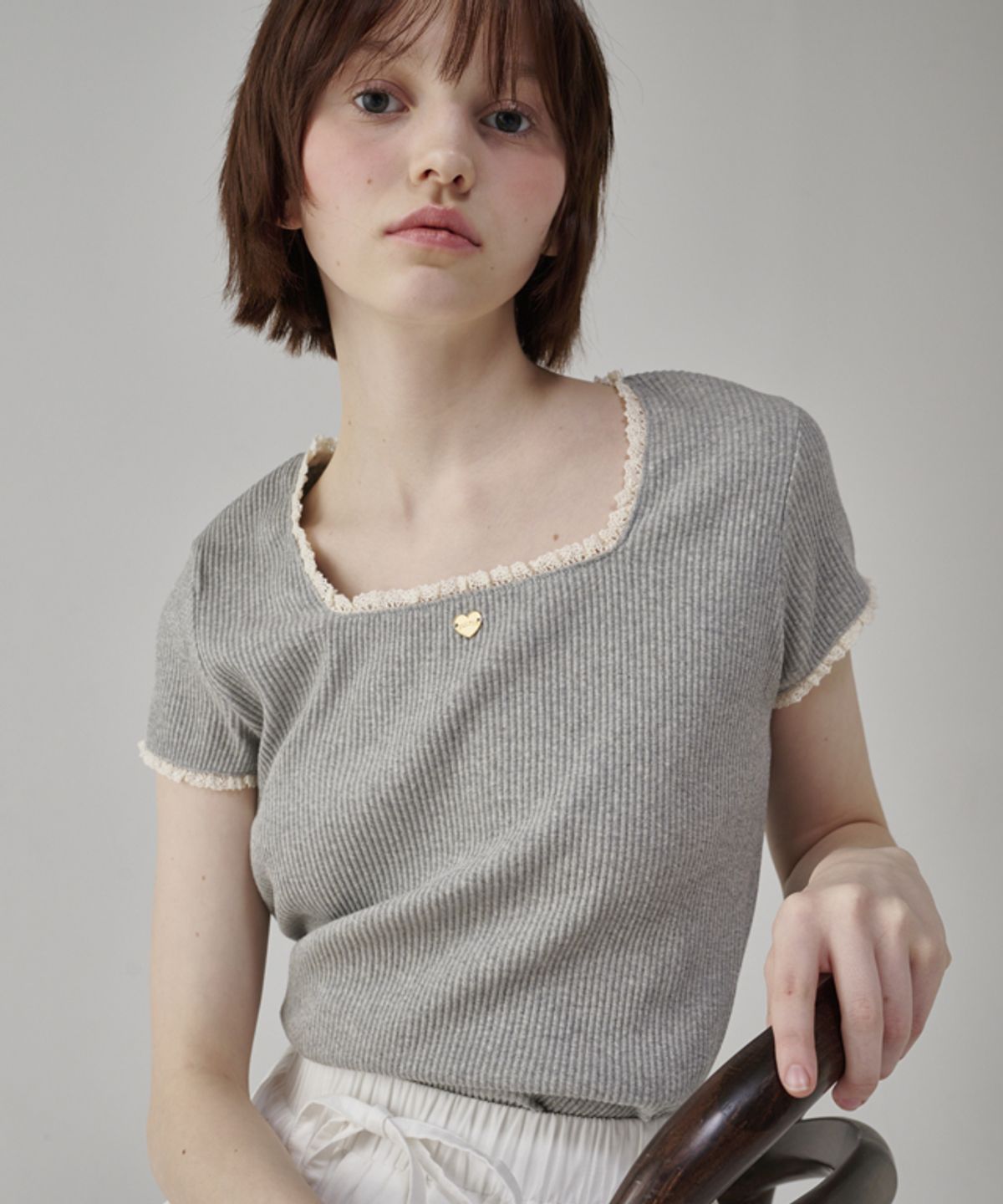 론론(RONRON) LACE SQUARE HEART NECK SHORT SLEEVE GREY
