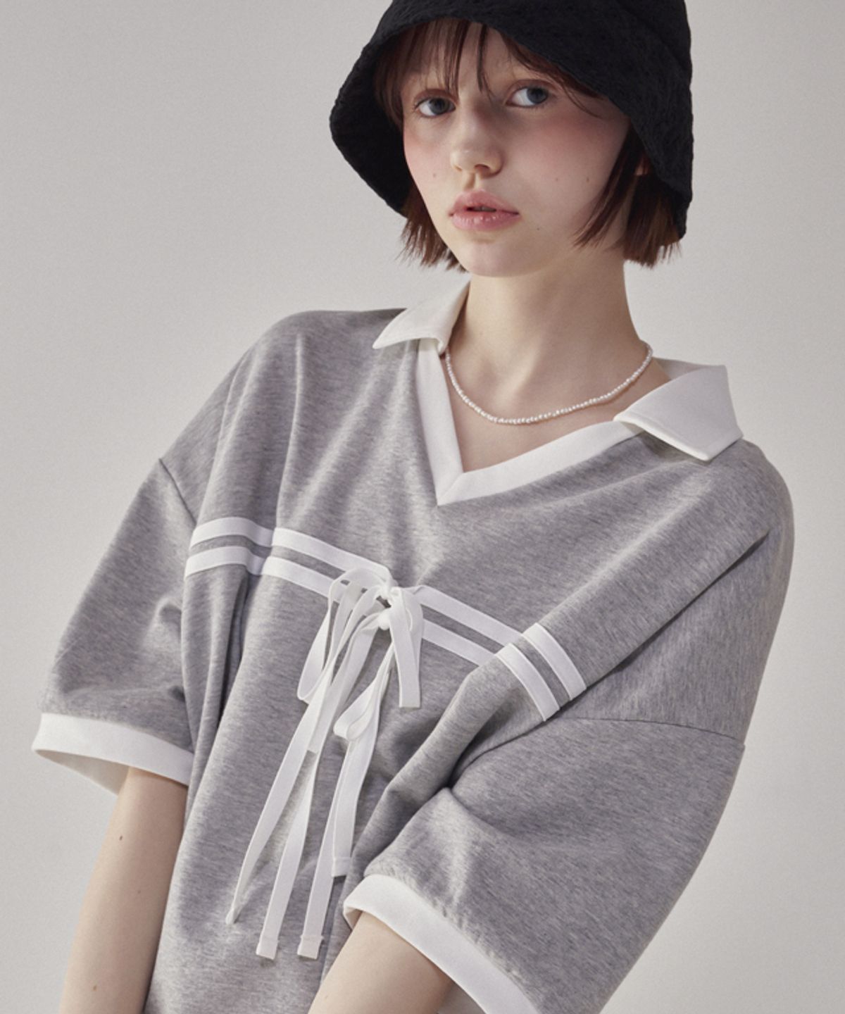 론론(RONRON) RIBBON TAPING V NECK COLLAR JERSEY HALF T SHIRT GREY