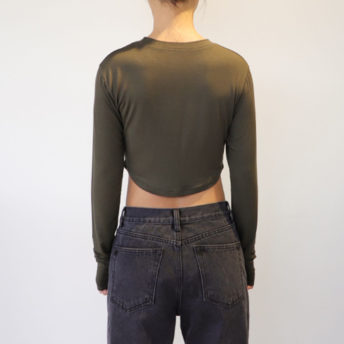 크루치(KRUCHI) SYMBOL Crop long-sleeved T-Shirt (OLIVE) WOMENS