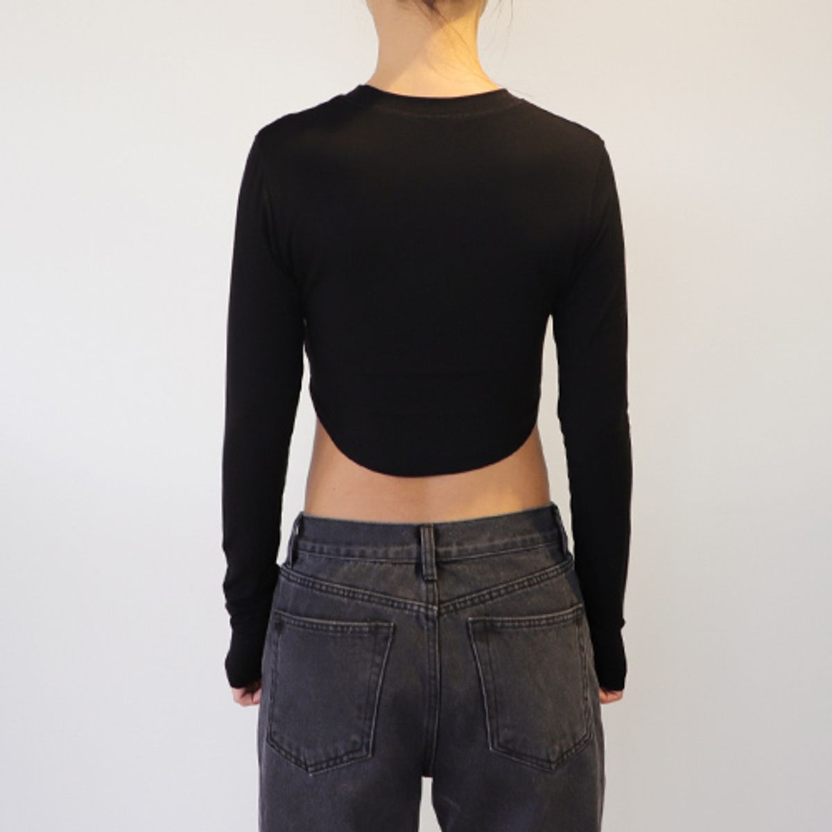 크루치(KRUCHI) SYMBOL Crop long-sleeved T-Shirt (BLACK) WOMENS