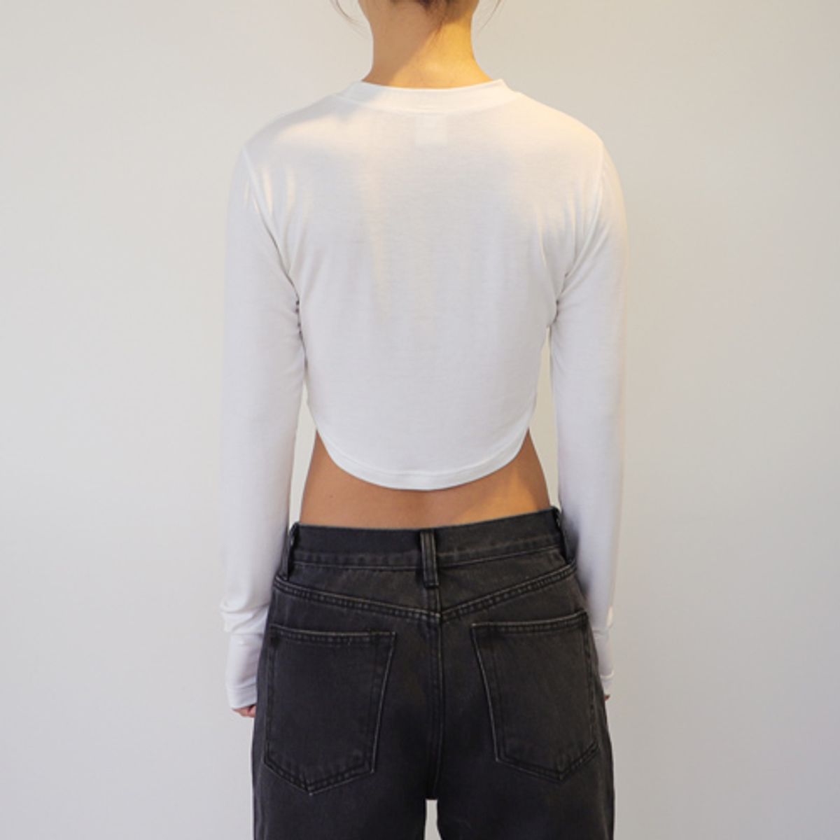 크루치(KRUCHI) SYMBOL Crop long-sleeved T-Shirt (WHITE) WOMENS