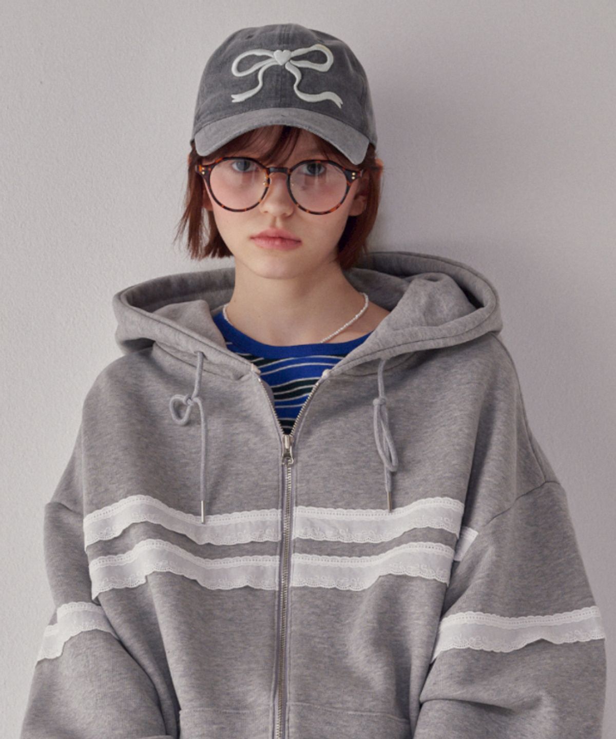 론론(RONRON) HEART RIBBON BALL CAP CHARCOAL CREAM