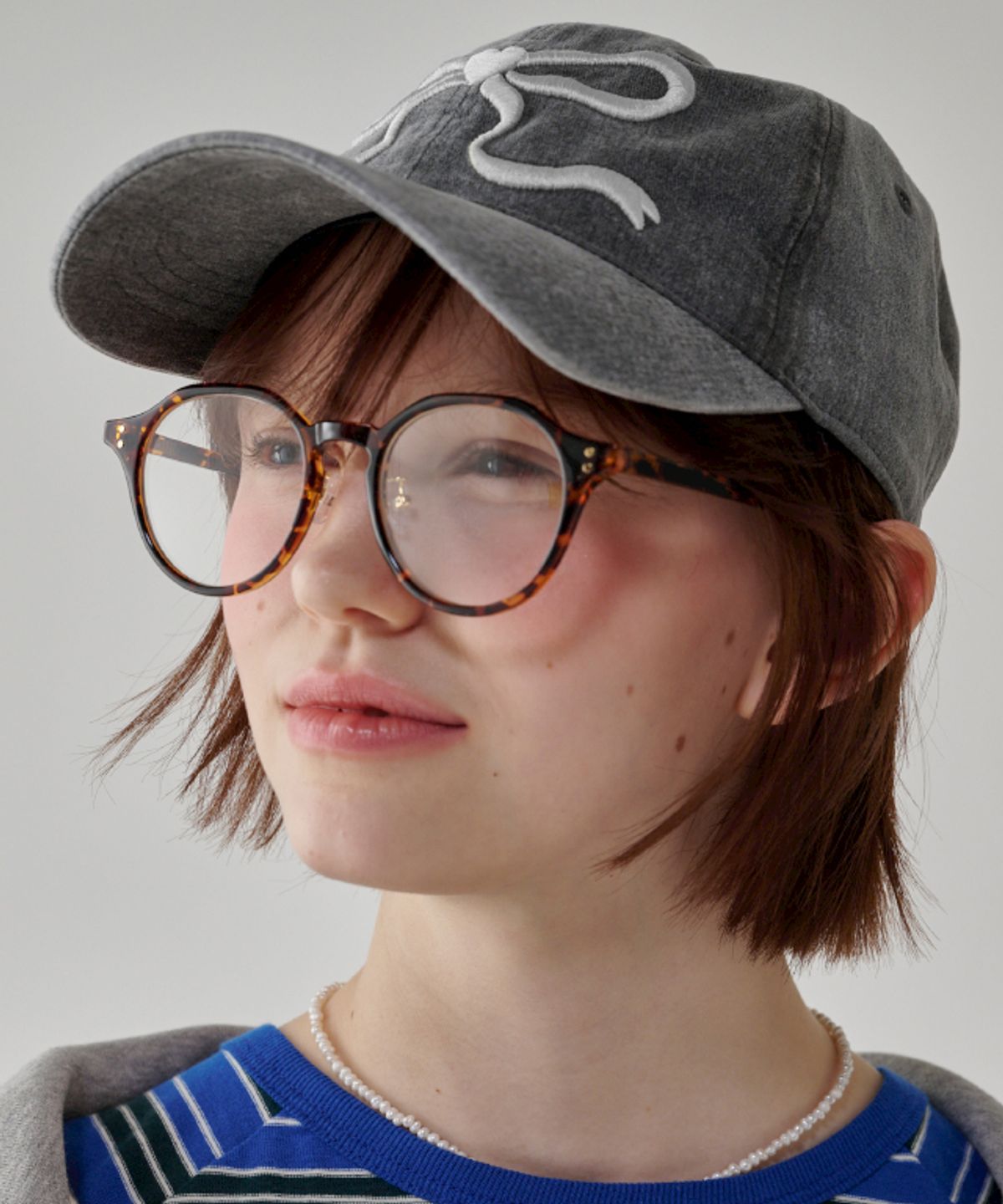 론론(RONRON) HEART RIBBON BALL CAP CHARCOAL CREAM