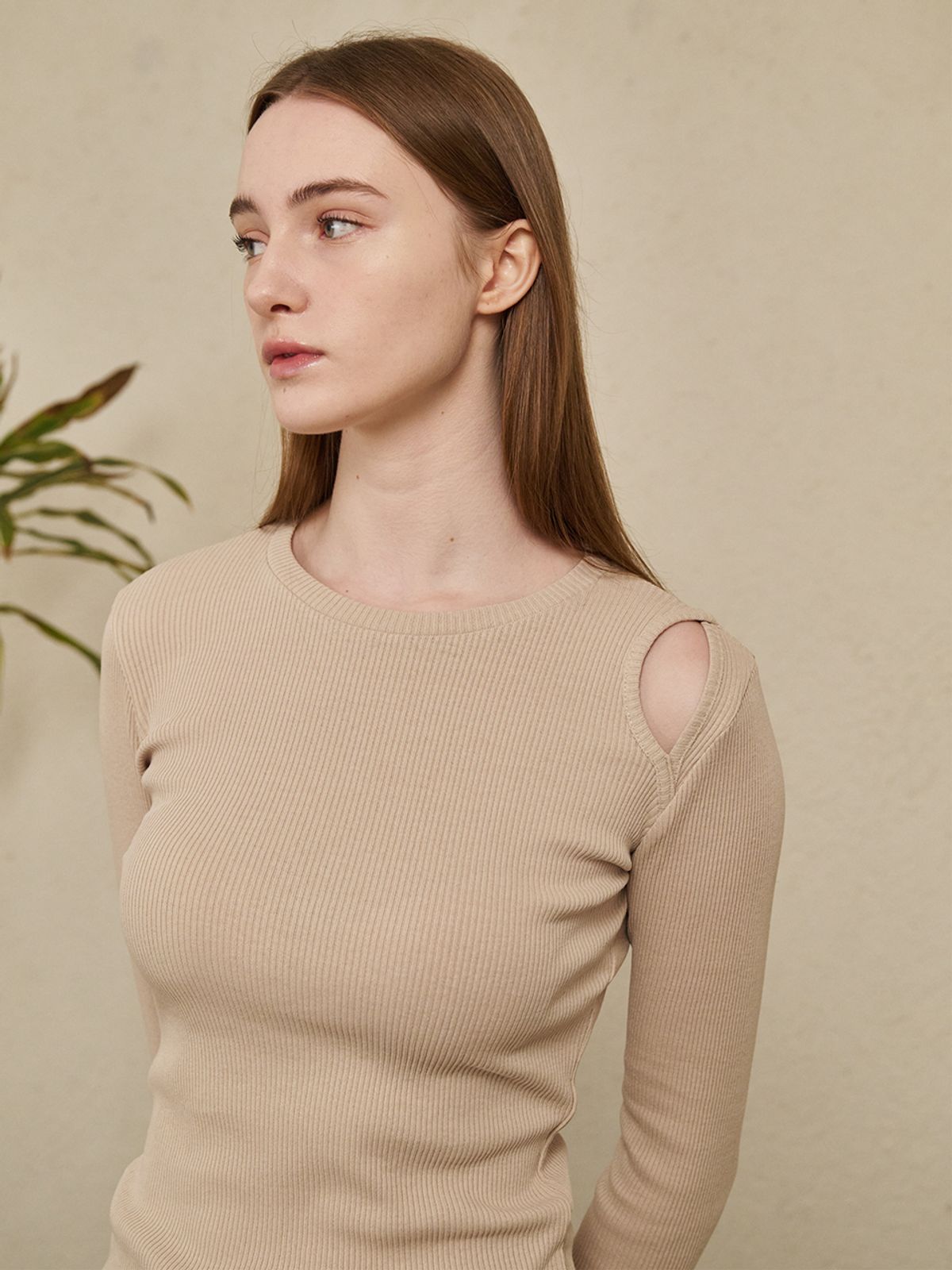 누브(NOUVE) Cut Out Long Sleeve T-Shirts - Beige