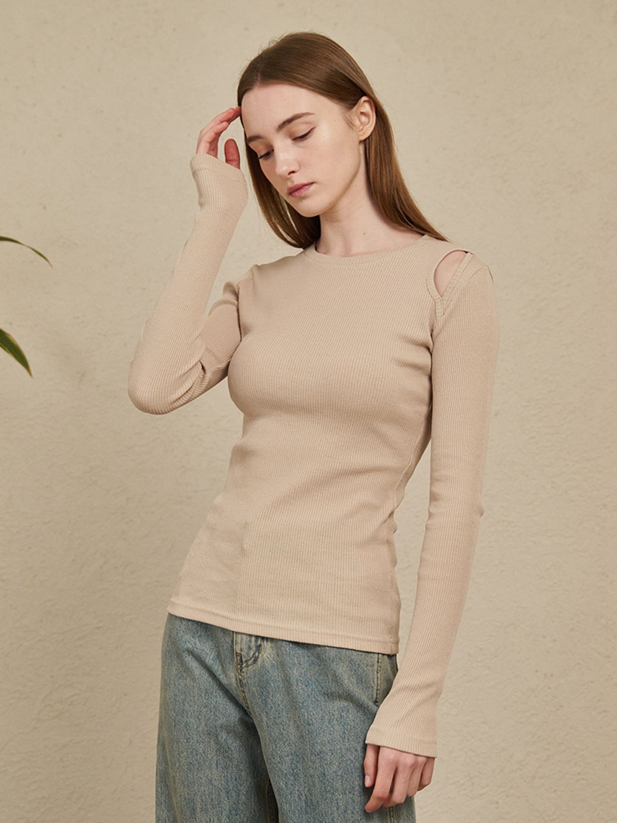 누브(NOUVE) Cut Out Long Sleeve T-Shirts - Beige