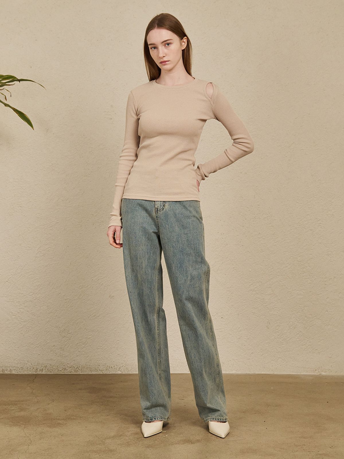 누브(NOUVE) Cut Out Long Sleeve T-Shirts - Beige