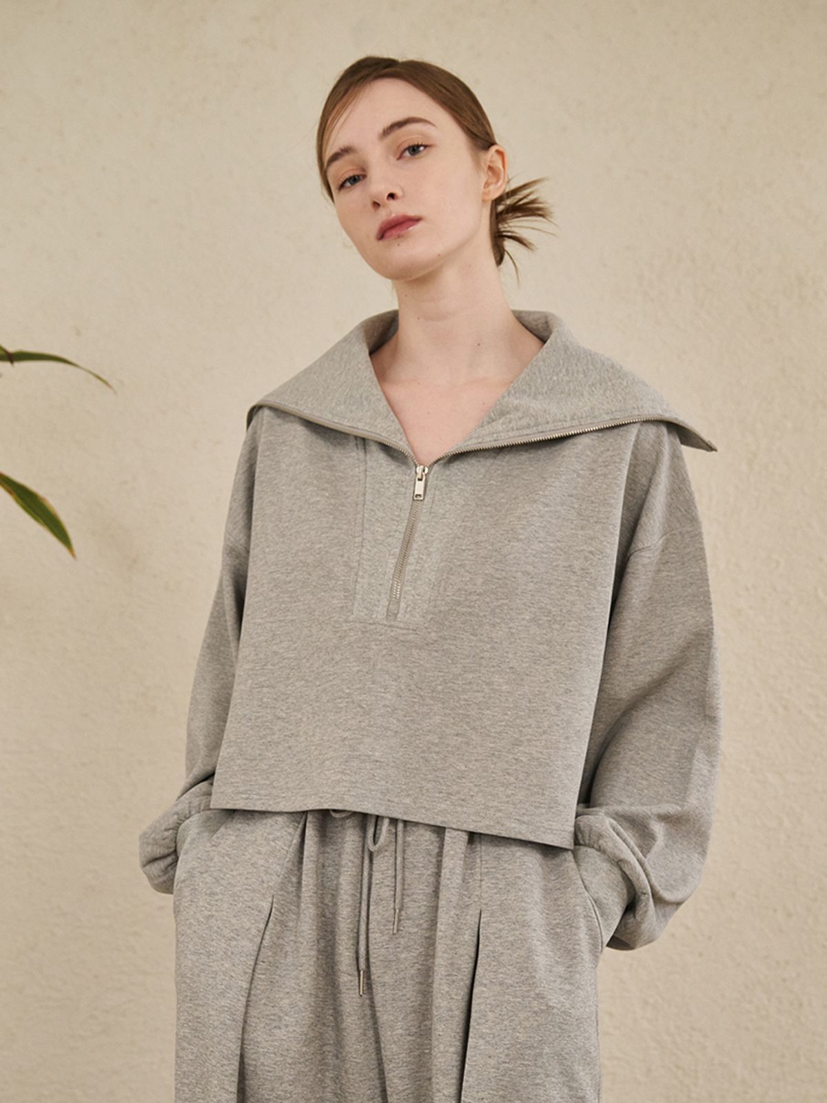 누브(NOUVE) Wide Collar Crop T-Shirts - M. Gray