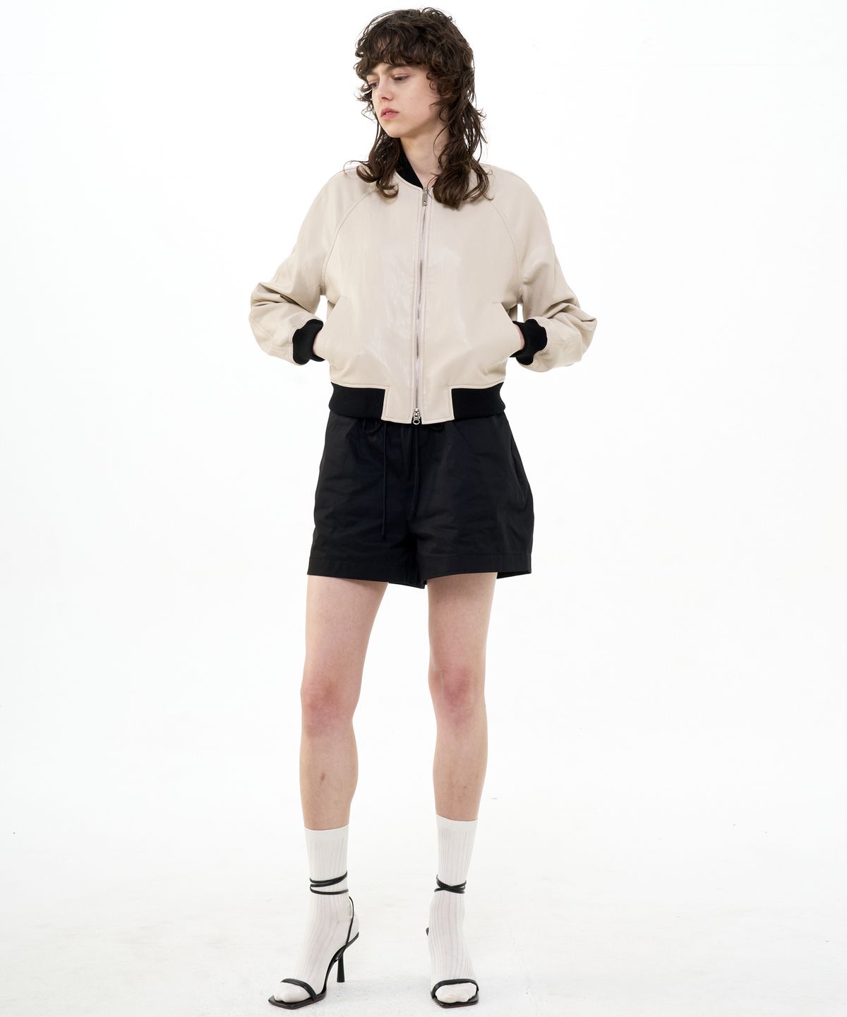 비콰이엇(B QUIET) CROPPED FAUX LEATHER BOMBER JACKET_BEIGE