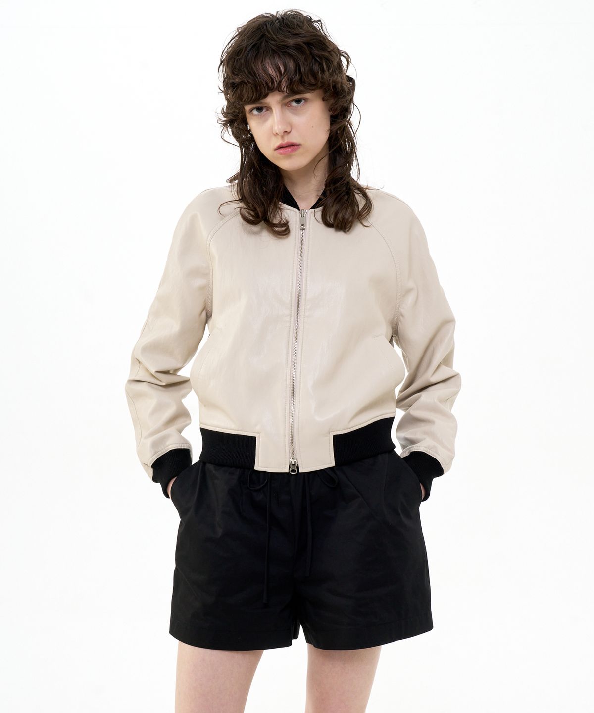 비콰이엇(B QUIET) CROPPED FAUX LEATHER BOMBER JACKET_BEIGE