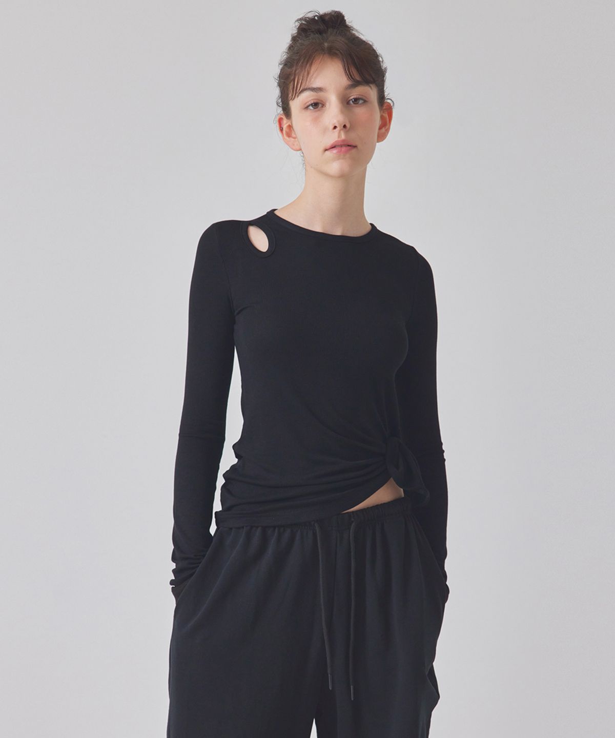 탑걸(TOPGIRL) SHOULDER CUT-OUT LONG SLEEVE TOP_T416TP121