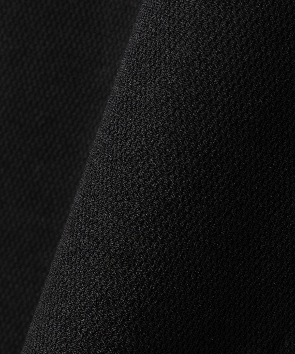 니티드(KNITTED) 릴렉스 핏 에어 티셔츠 BLACK