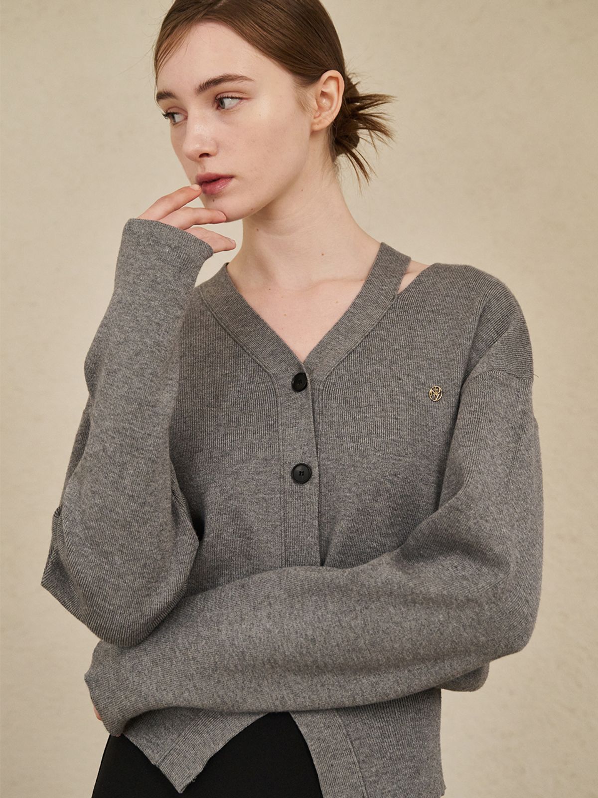 누브(NOUVE) V-Neck Cut Out Cardigan - M. Gray