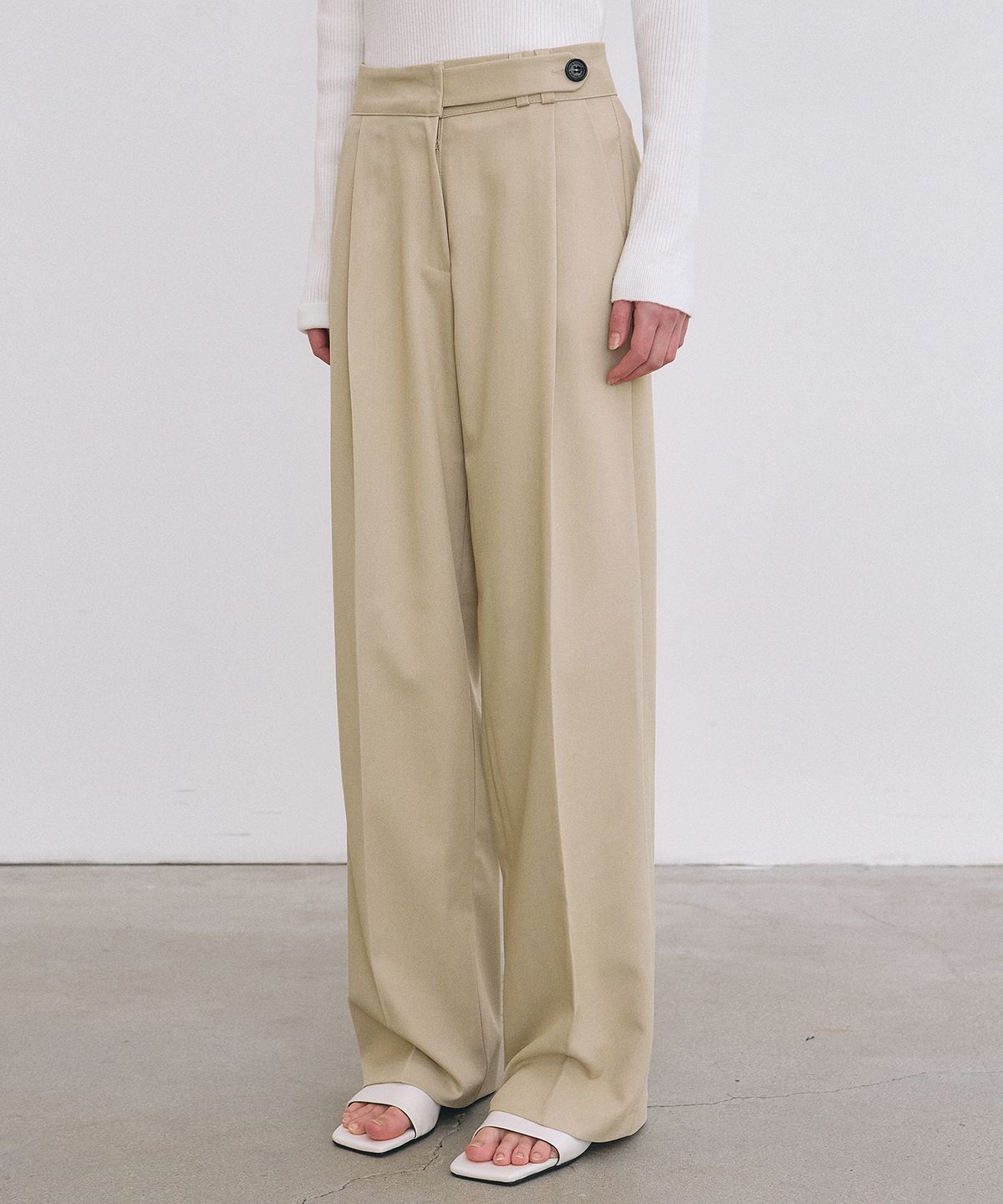 닉앤니콜(NICK&NICOLE) MINIMAL CLASSIC PINTUCK SLACKS_BEIGE