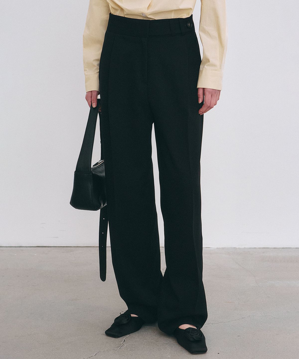 닉앤니콜(NICK&NICOLE) MINIMAL CLASSIC PINTUCK SLACKS_BLACK