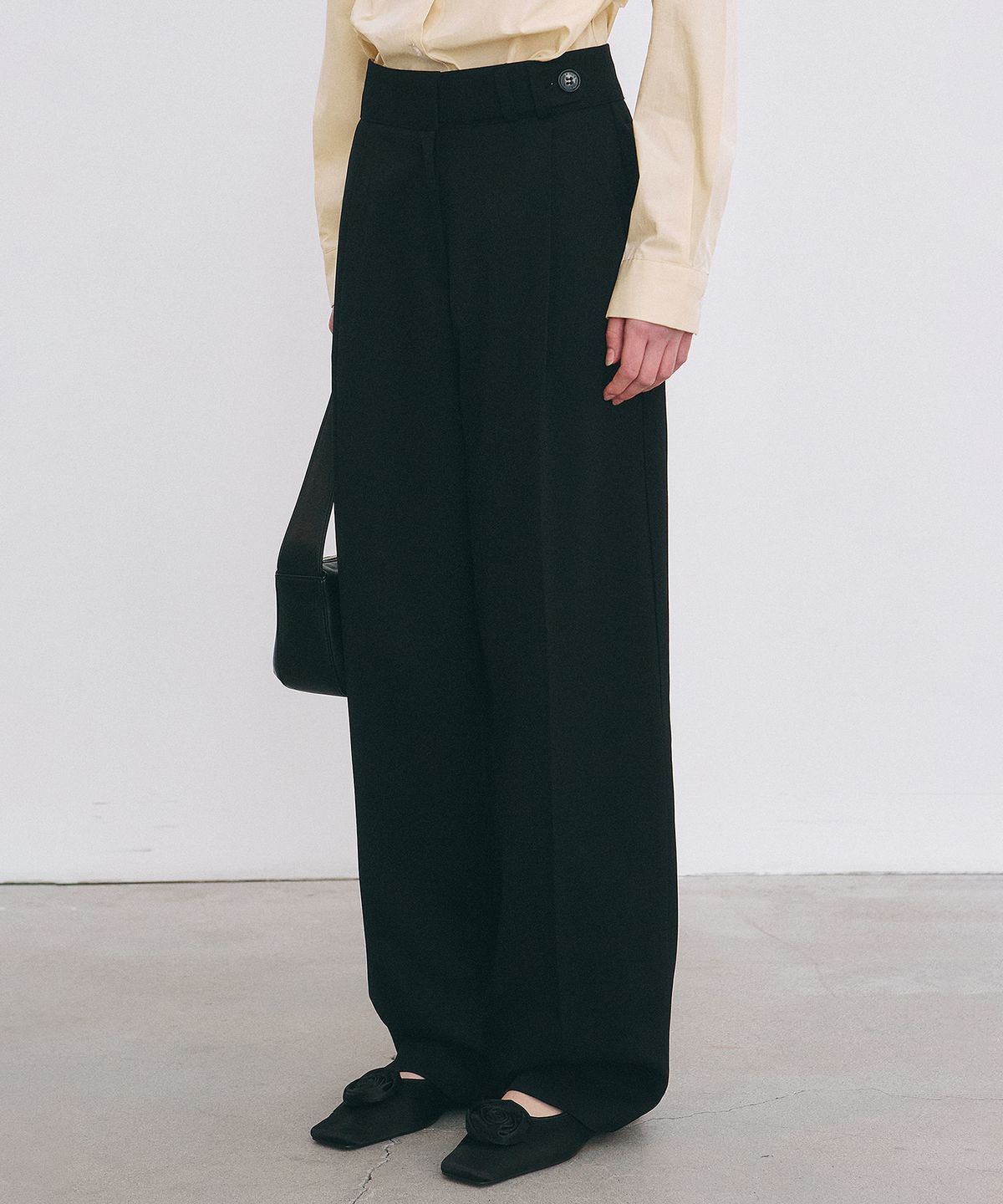 닉앤니콜(NICK&NICOLE) MINIMAL CLASSIC PINTUCK SLACKS_BLACK