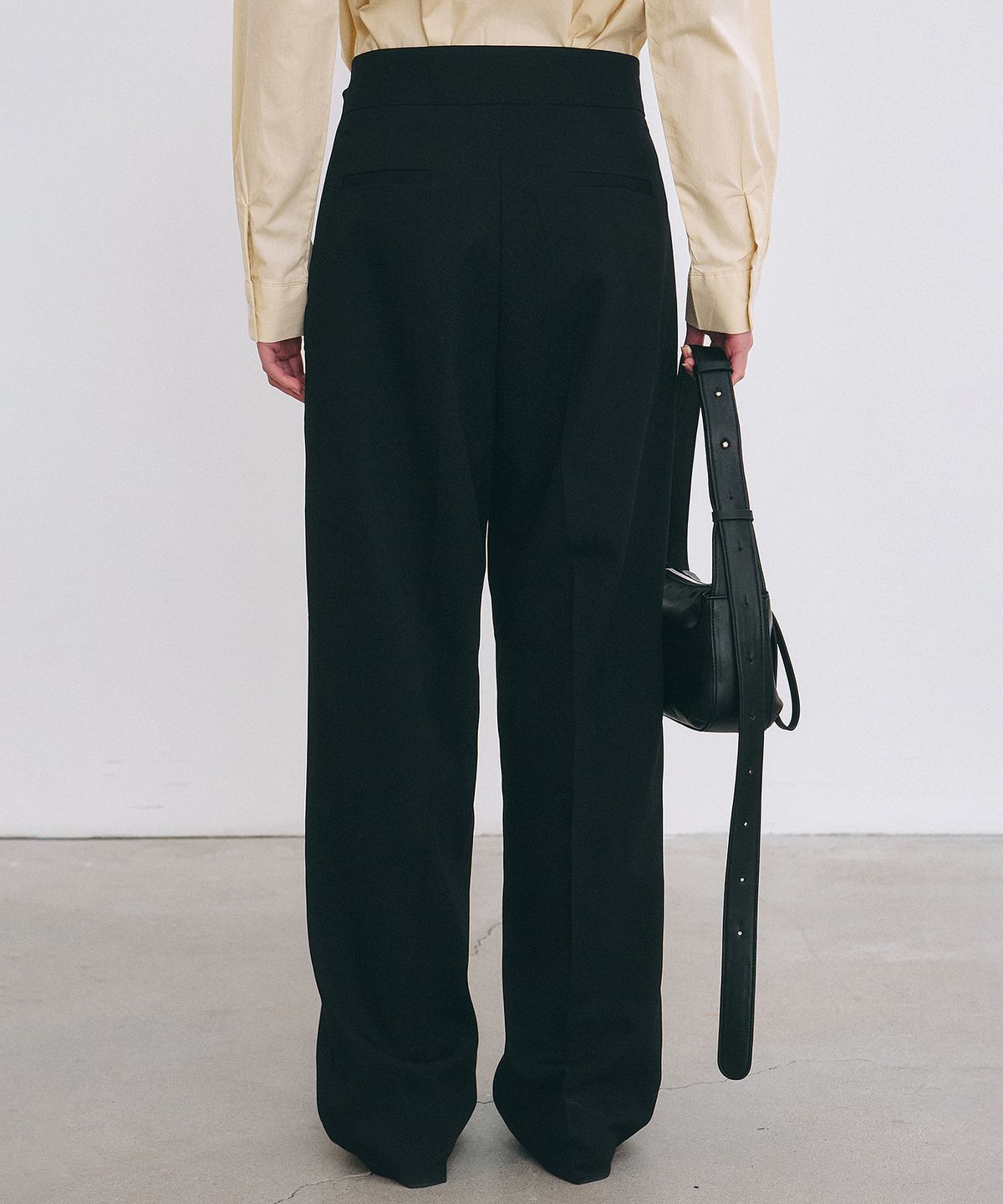 닉앤니콜(NICK&NICOLE) MINIMAL CLASSIC PINTUCK SLACKS_BLACK