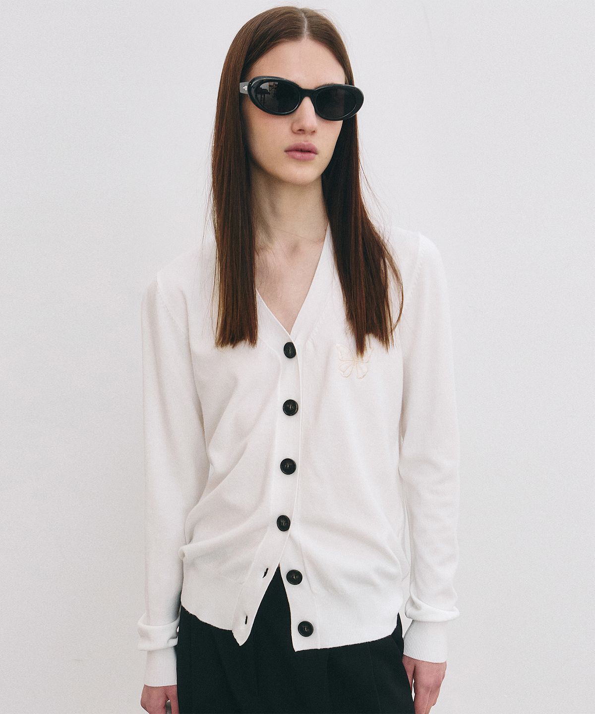닉앤니콜(NICK&NICOLE) MINIMAL V NECK BUTTERFLY CARDIGAN_IVORY