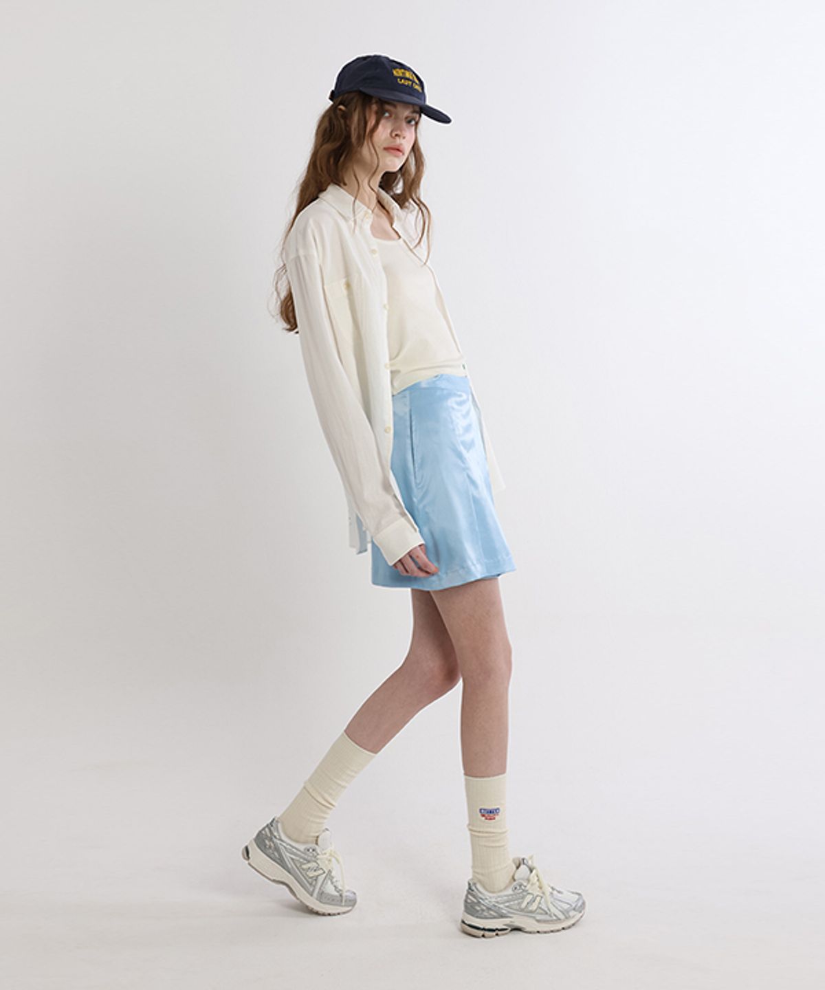 그린버터(GREENBUTTER) Silky Heart Button Skirt (Light Blue)