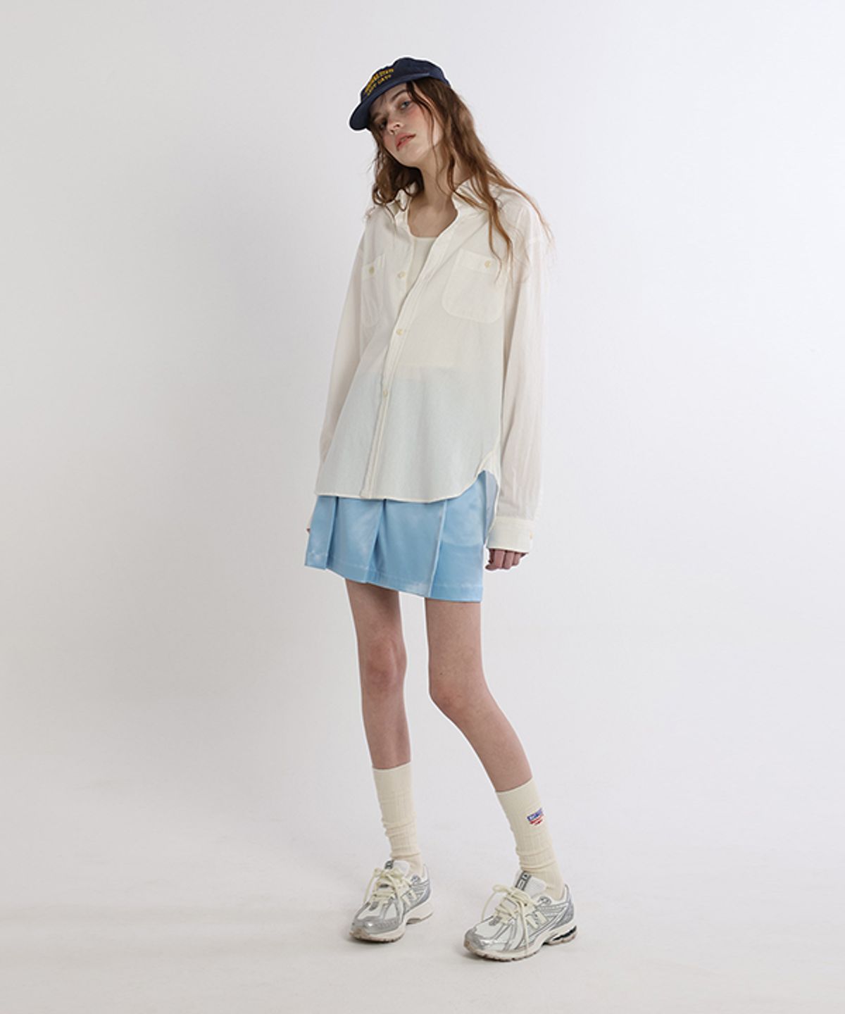 그린버터(GREENBUTTER) Silky Heart Button Skirt (Light Blue)