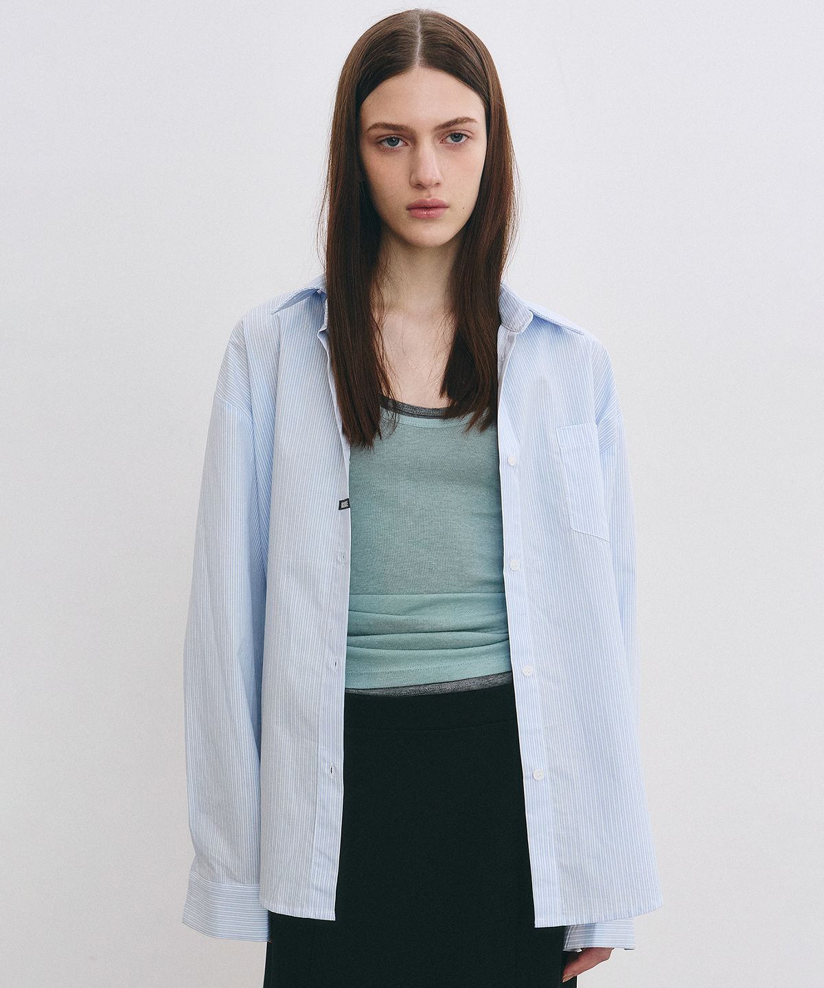 닉앤니콜(NICK&NICOLE) MINIMAL CLASSIC LABEL STRIPE SHIRT_SKY BLUE
