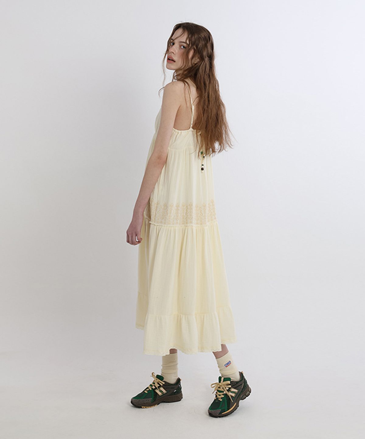그린버터(GREENBUTTER) Needlework Beads Dress (L/Beige)