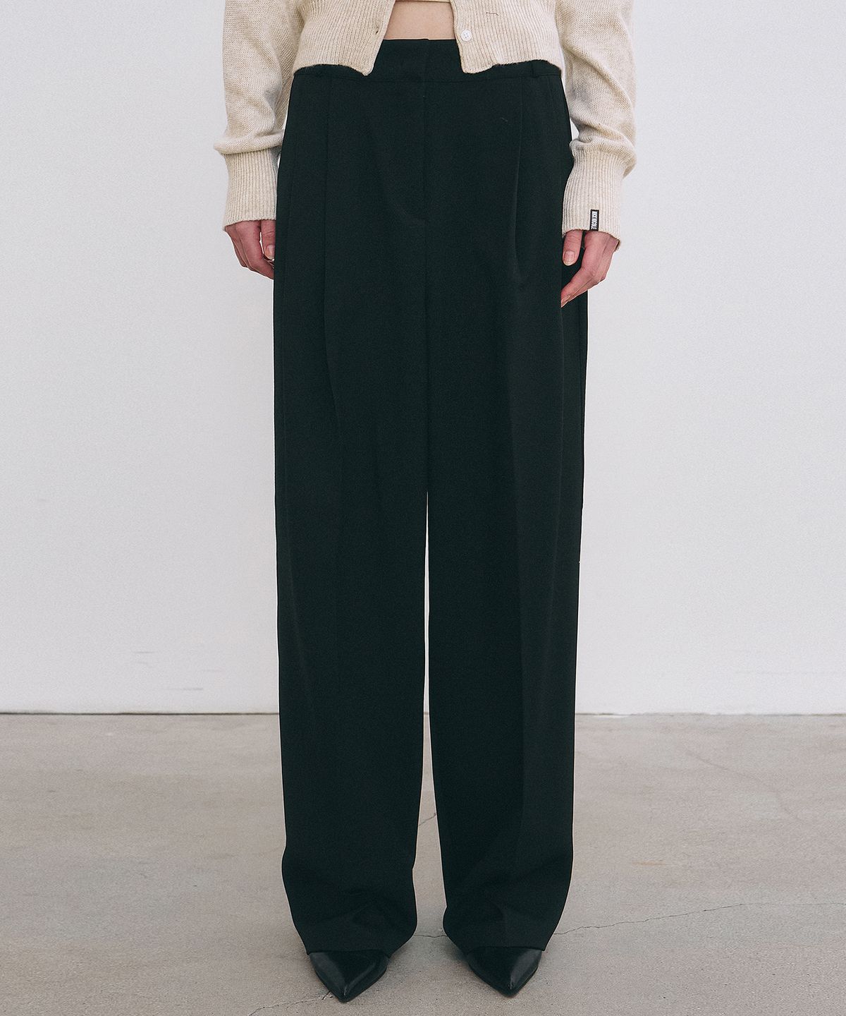 닉앤니콜(NICK&NICOLE) MINIMAL CLASSIC LOOSE FIT SLACKS_BLACK