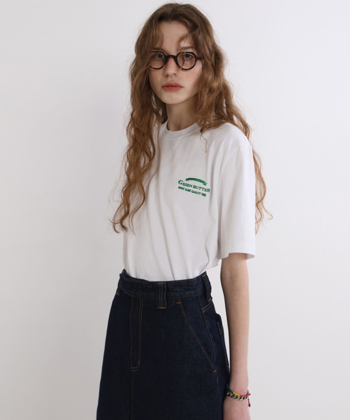 그린버터(GREENBUTTER) Needlework Logo Tee (Ivory)