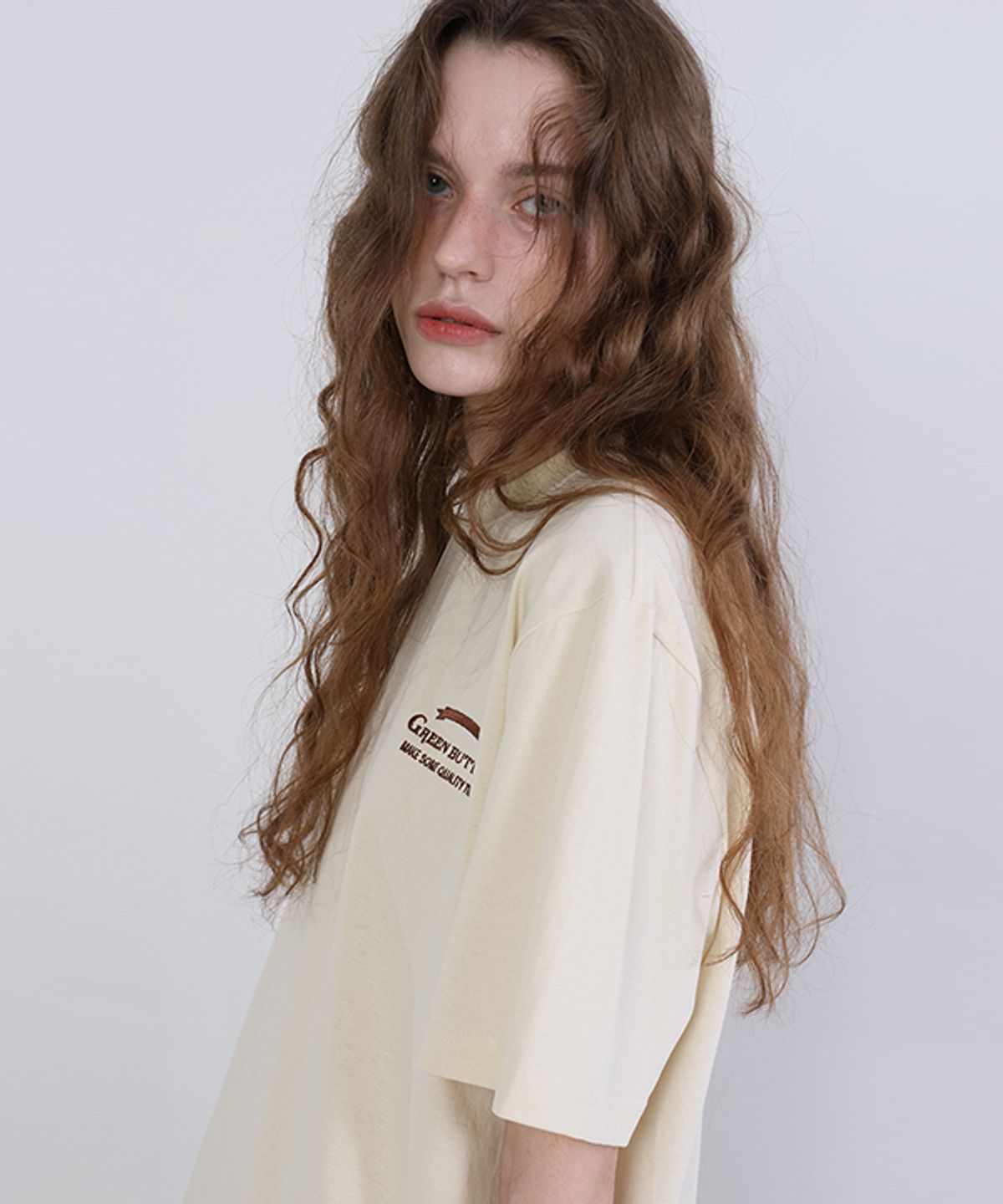 그린버터(GREENBUTTER) Needlework Logo Tee (Beige)