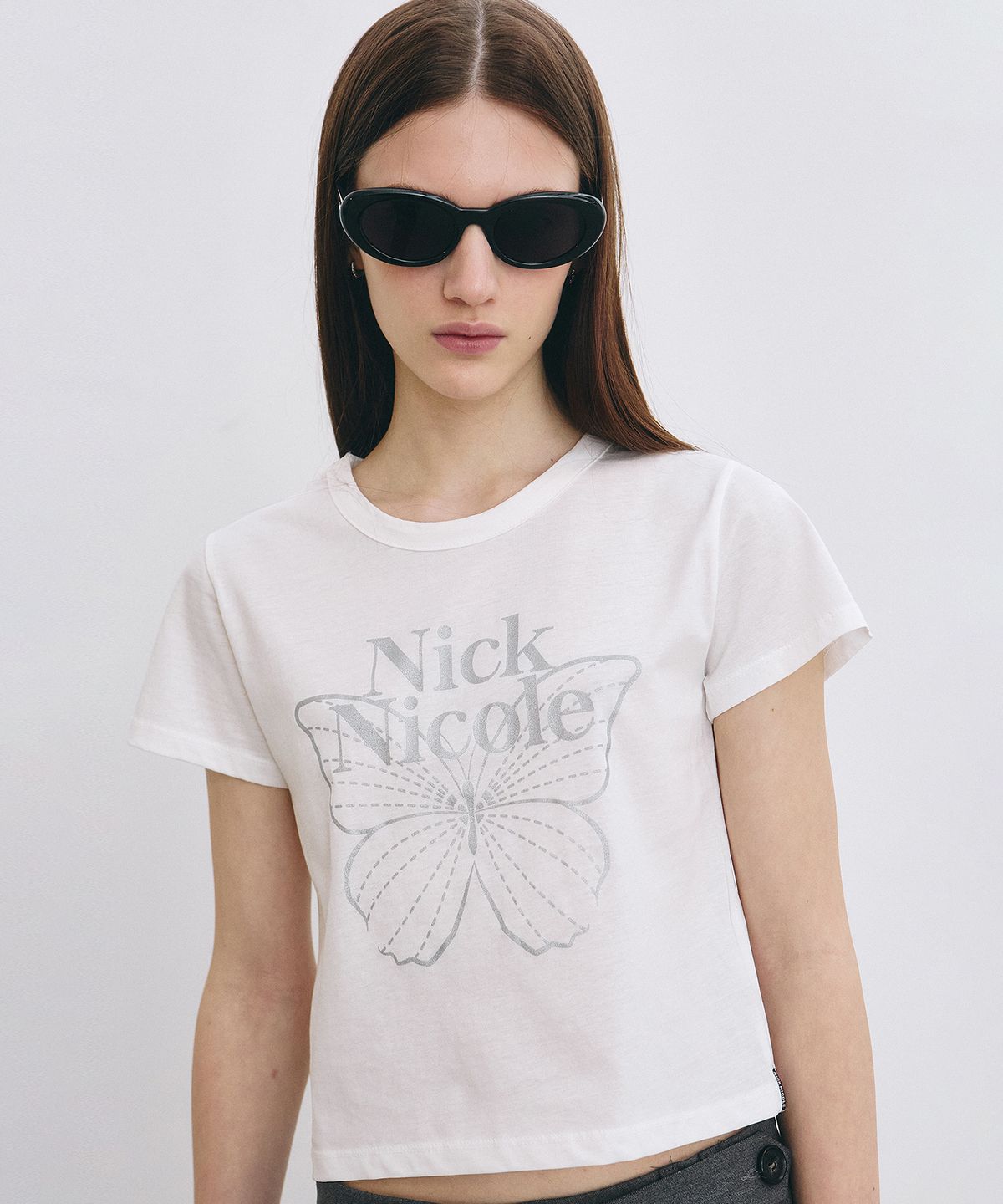 닉앤니콜(NICK&NICOLE) BUTTERFLY SIGNATURE CROP TOP_IVORY SILVER