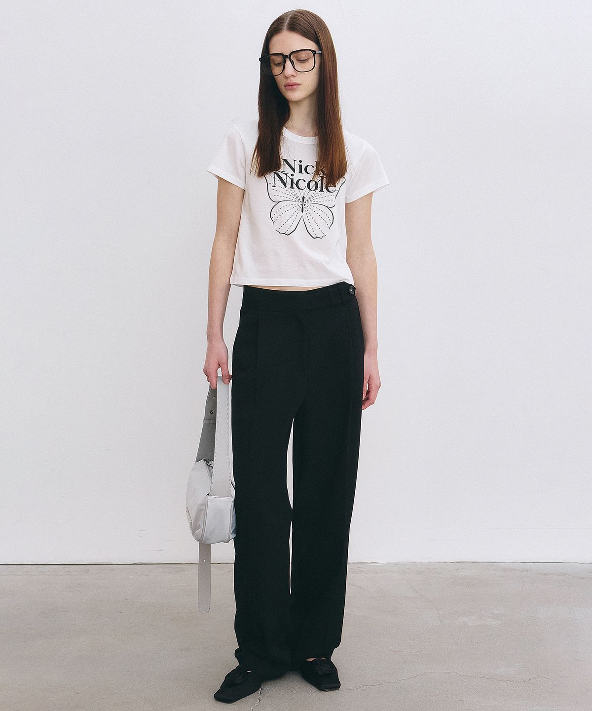 닉앤니콜(NICK&NICOLE) BUTTERFLY SIGNATURE CROP TOP_IVORY BLACK