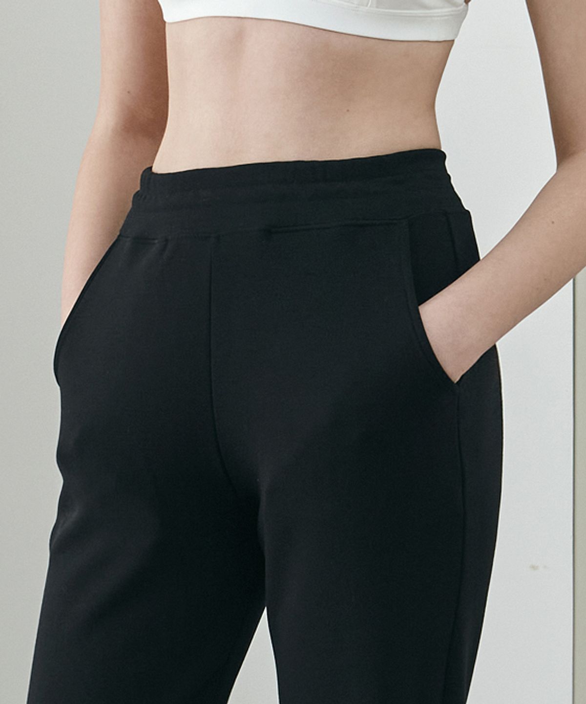 데비웨어(DEVIWEAR) 세미 부츠컷 밴딩 팬츠 DEVI-B0070-블랙