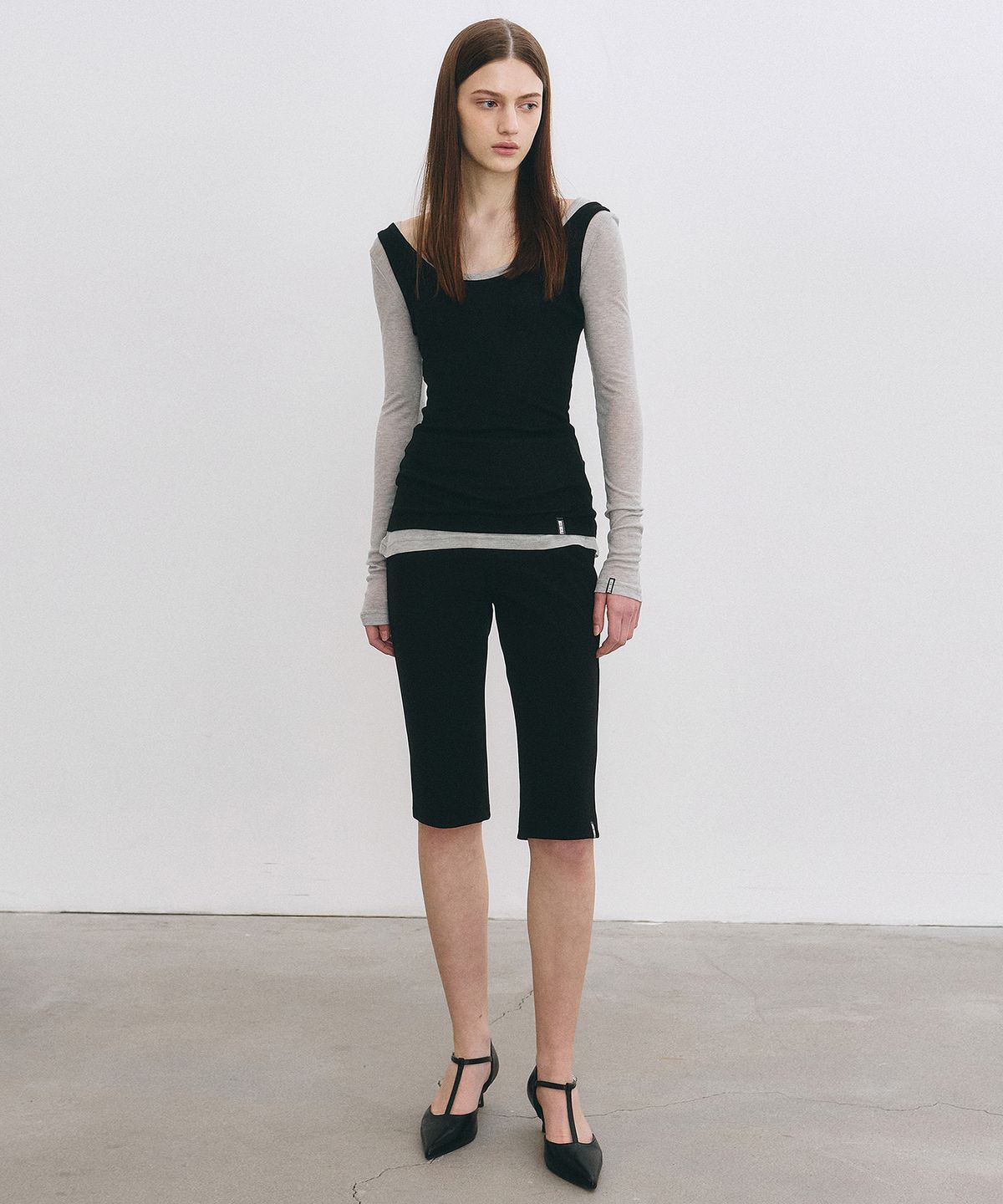 닉앤니콜(NICK&NICOLE) NICOLE MINIMAL LABEL SCOOP LS TOP_GRAY