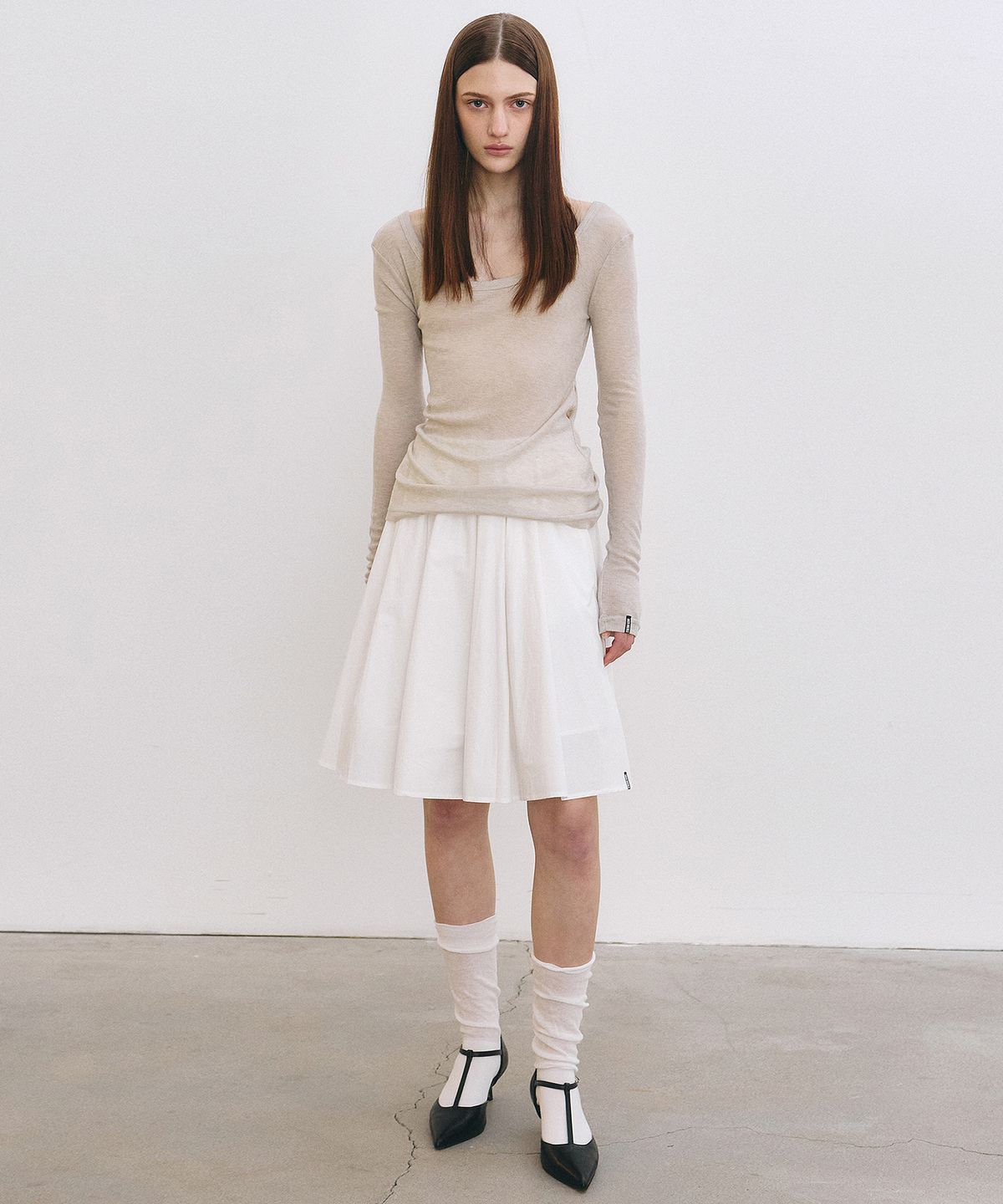 닉앤니콜(NICK&NICOLE) NICOLE MINIMAL LABEL SCOOP LS TOP_BEIGE