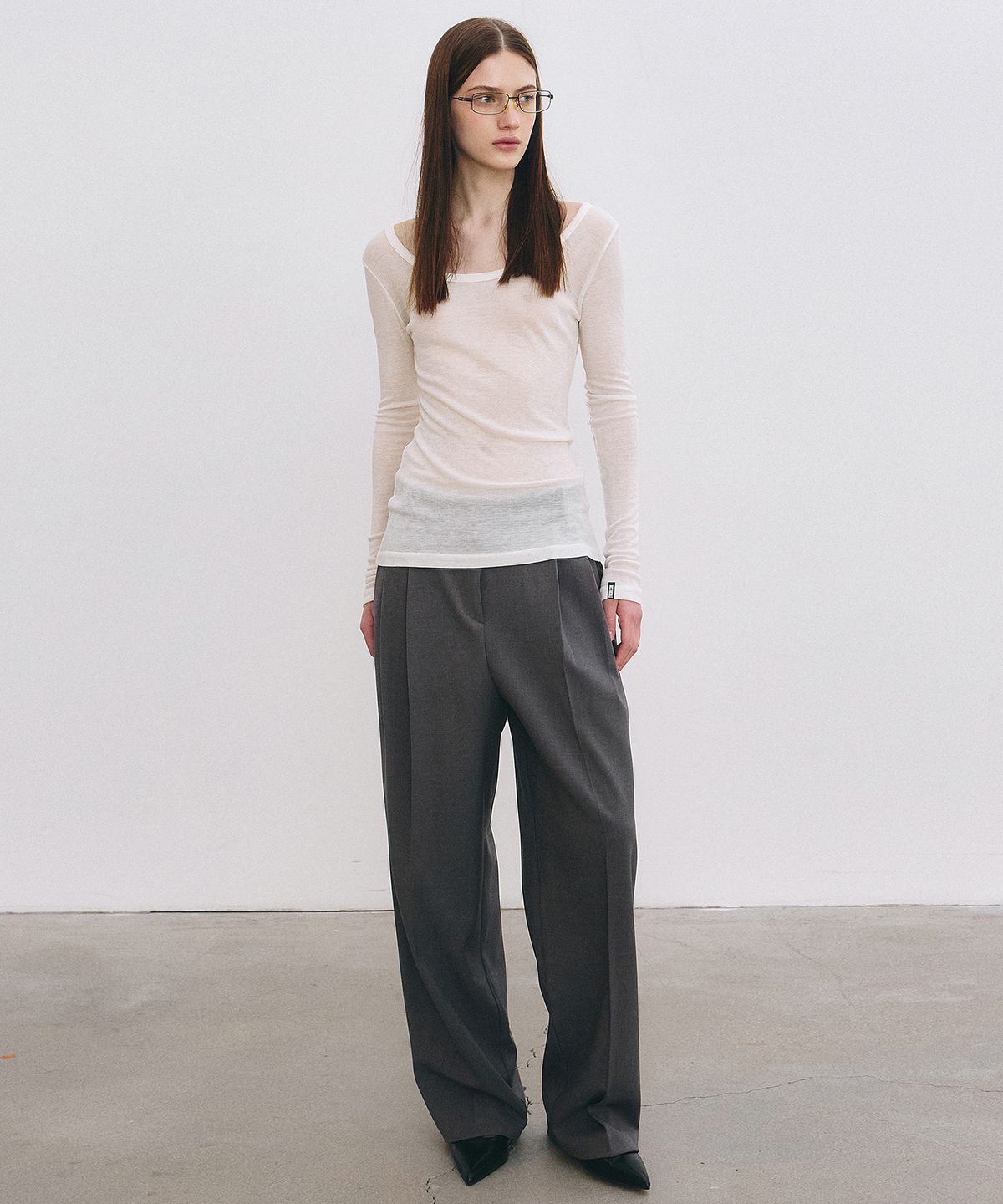 닉앤니콜(NICK&NICOLE) NICOLE MINIMAL LABEL SCOOP LS TOP_IVORY