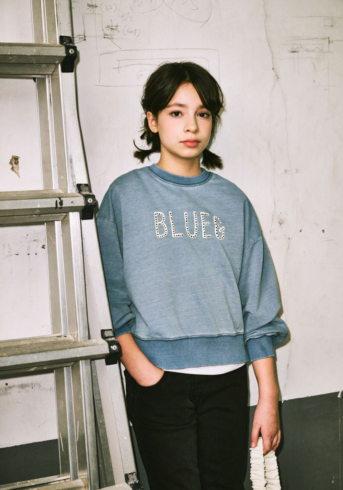 블루테일(BLUETAIL) 스카이 블루 크롭 맨투맨