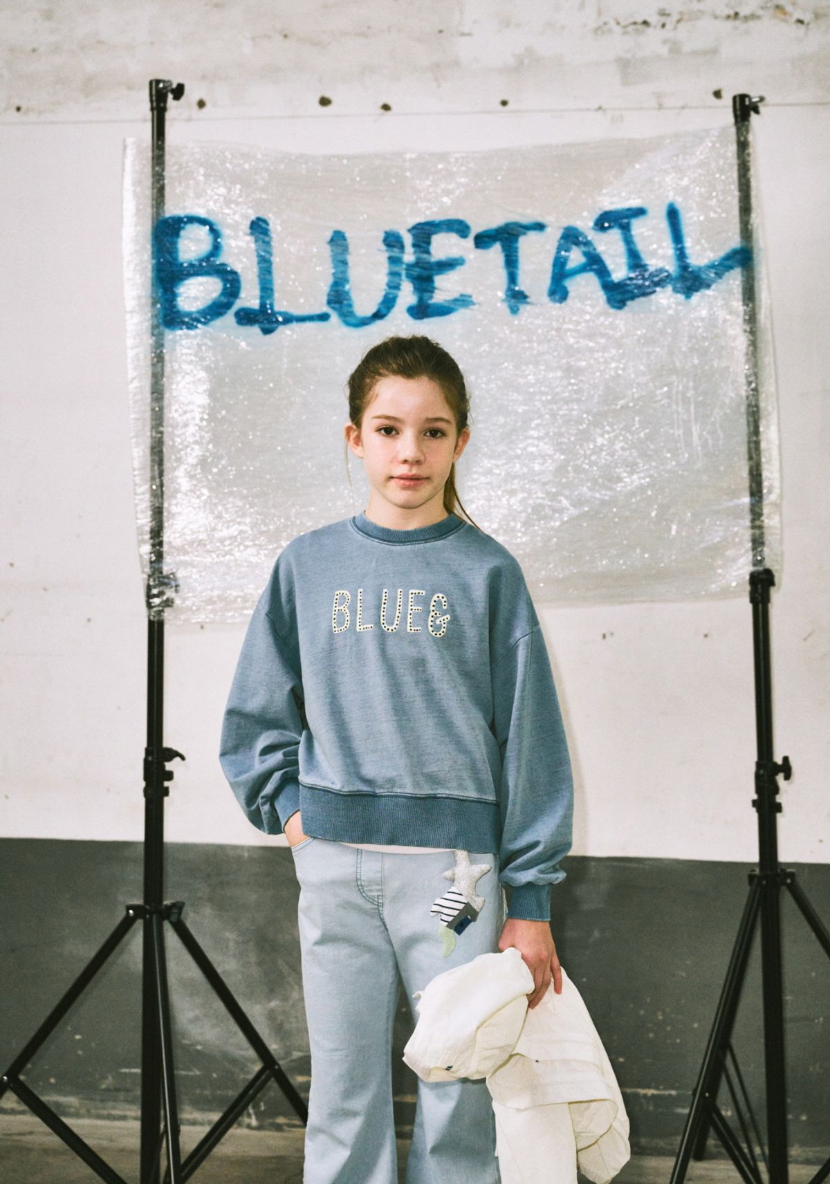 블루테일(BLUETAIL) 스카이 블루 크롭 맨투맨