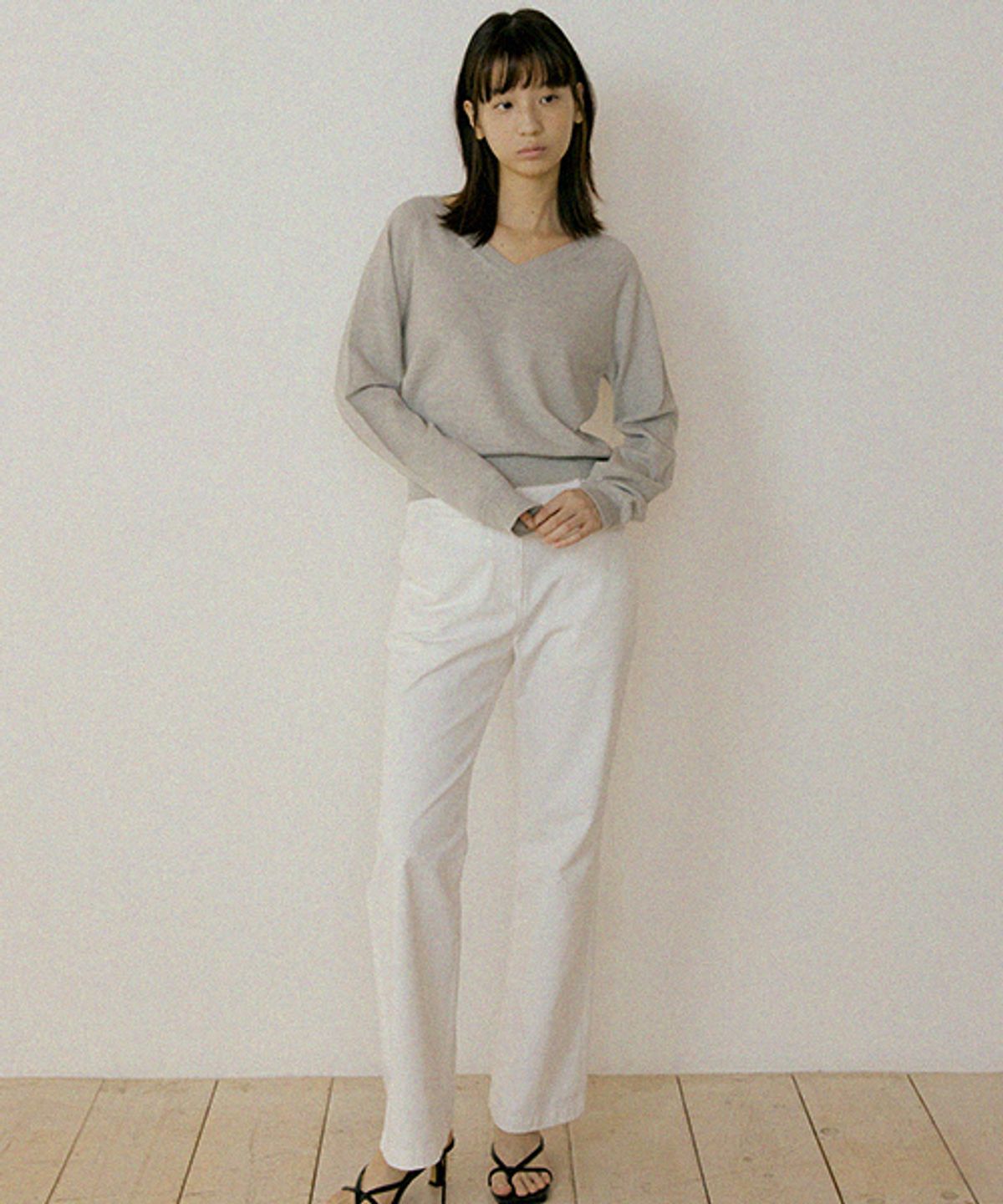 링서울(LINGSEOUL) merino wool V-neck knit top-gray