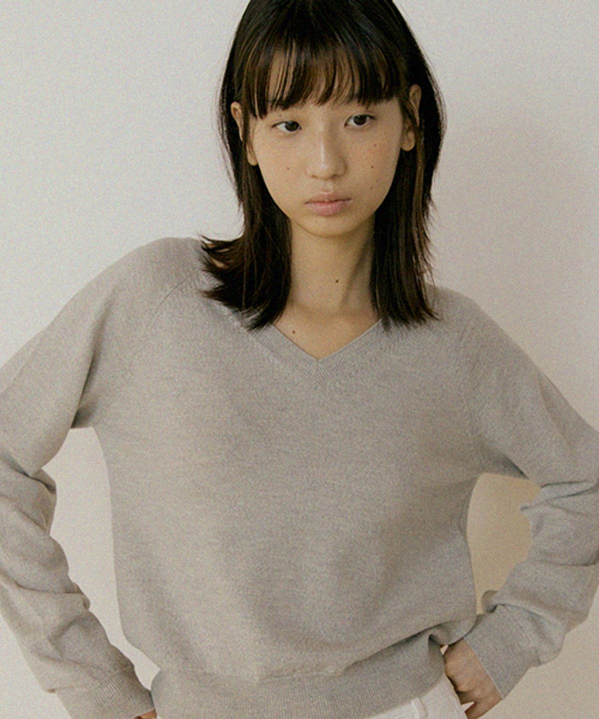 링서울(LINGSEOUL) merino wool V-neck knit top-gray