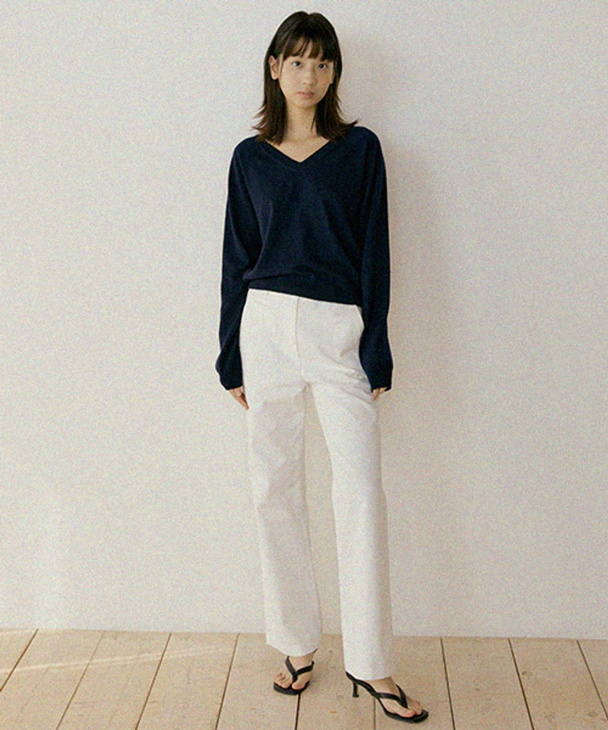 링서울(LINGSEOUL) merino wool V-neck knit top-navy